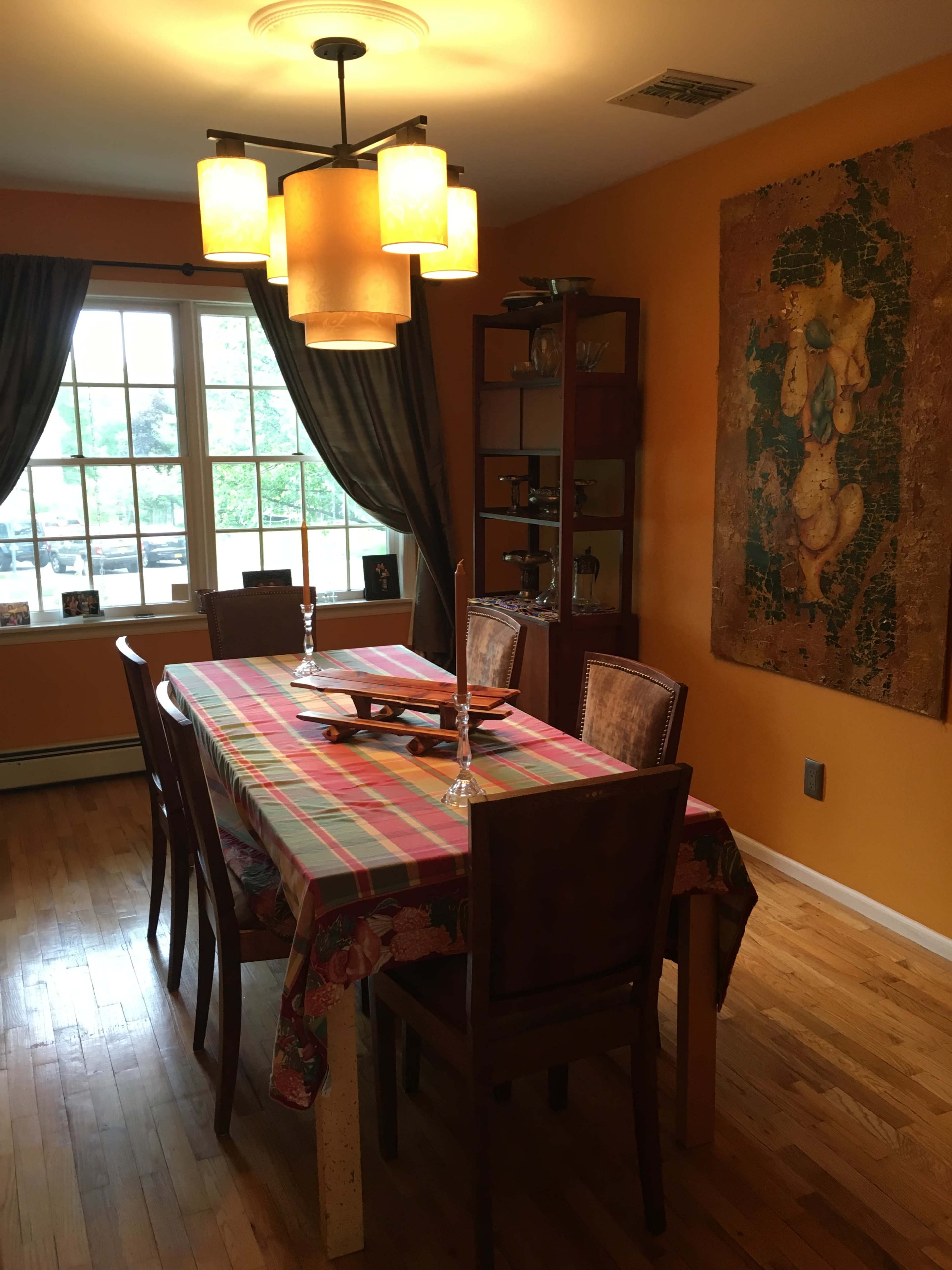 Suburban Colonial House Image in Clarkstown, Valley Cottage, NY