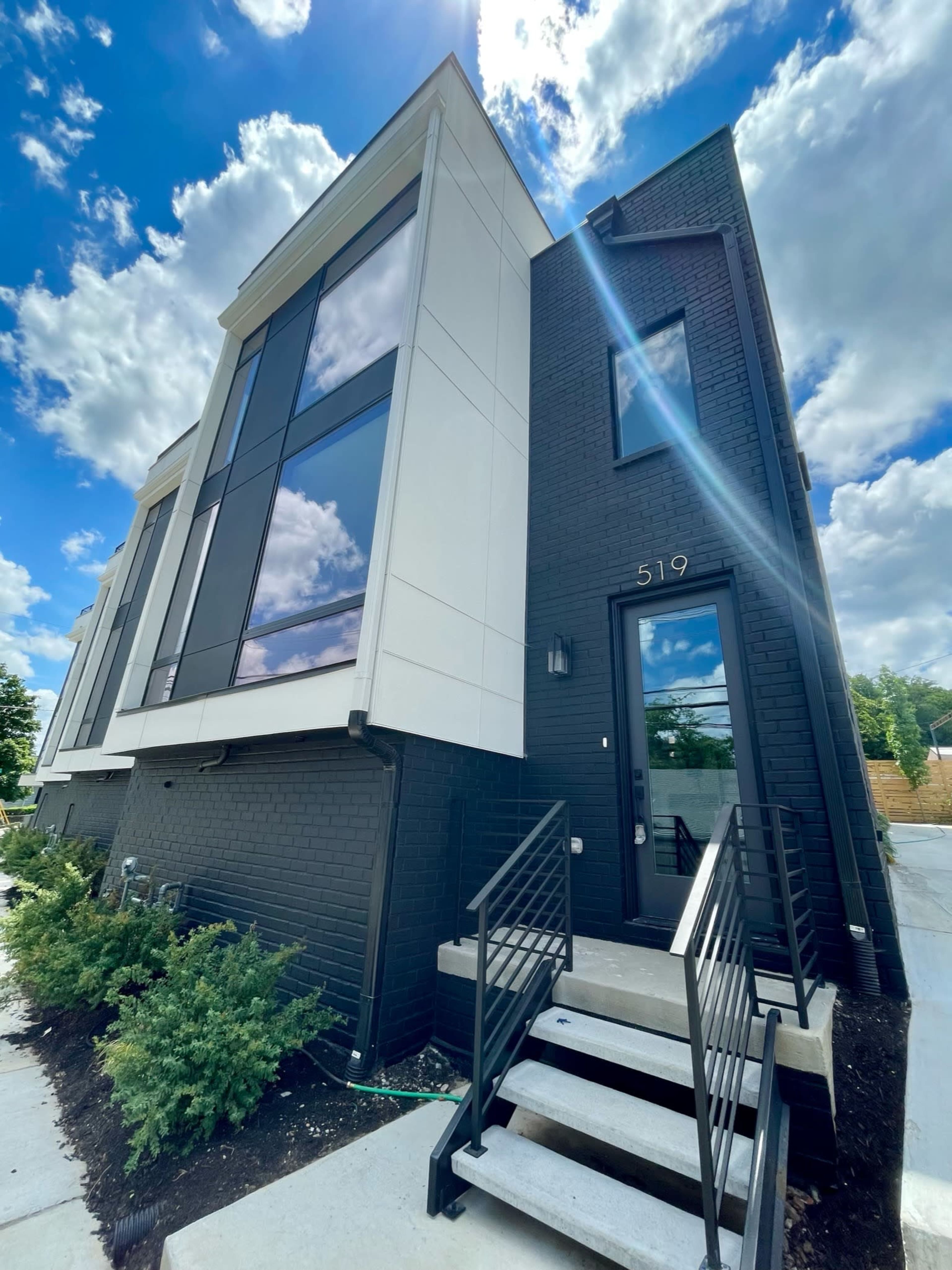 Luxury + Cool Mural + Theatre Room + 360 Rooftop Views! Image in McKissack Park, Nashville, TN