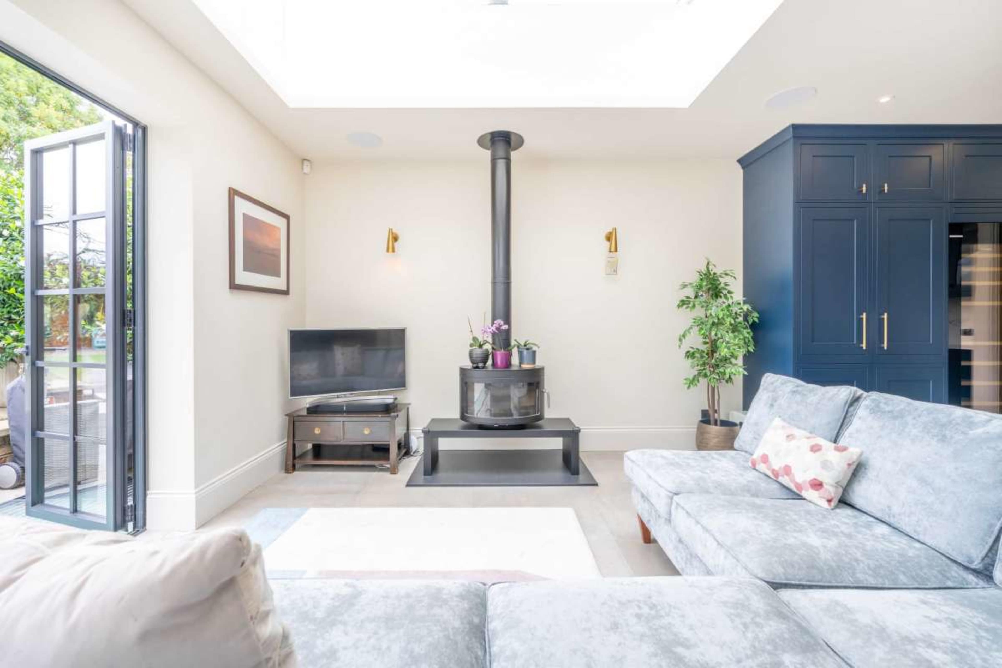 Stunning Newly Refurbished 6-Bed Putney Residence - Daytime Events Only Image in Putney, London,, ENG