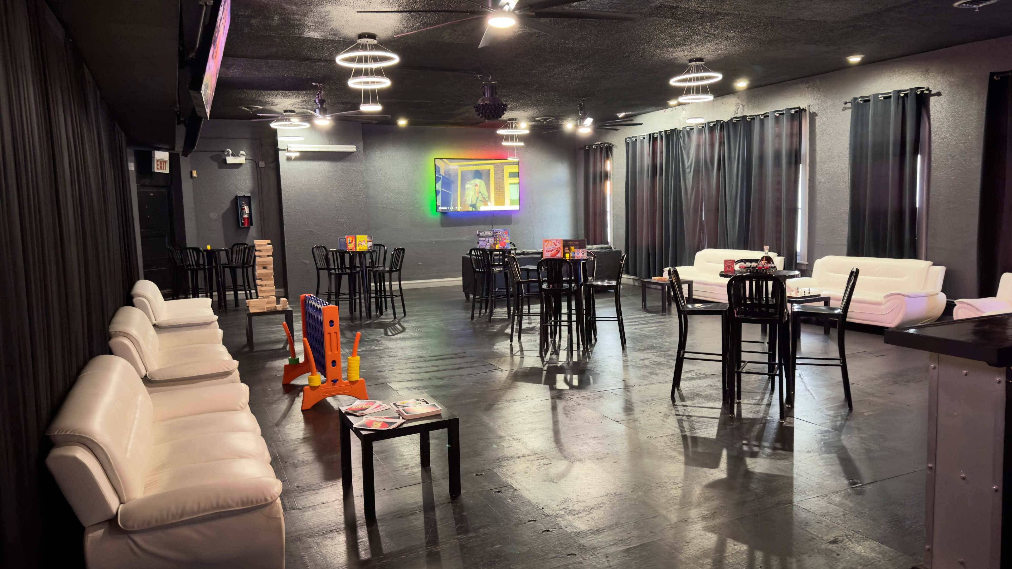 Huge 2 floor, Full stage, Bar, luxurious seating or open Concert or meeting Club Image in Austin, Chicago, IL