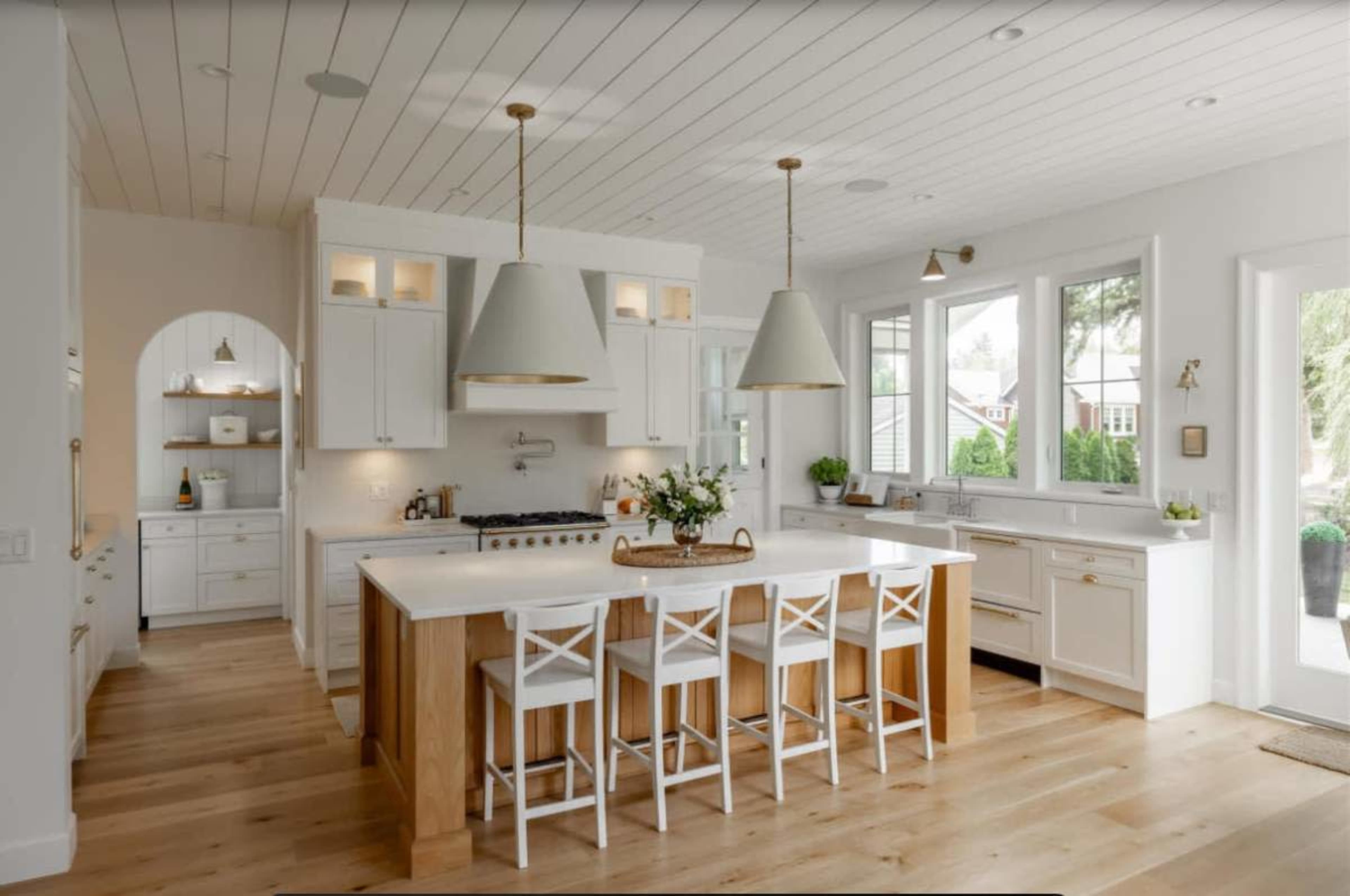 Campbell Valley Modern Farmhouse Image in Surrey, Surrey, BC