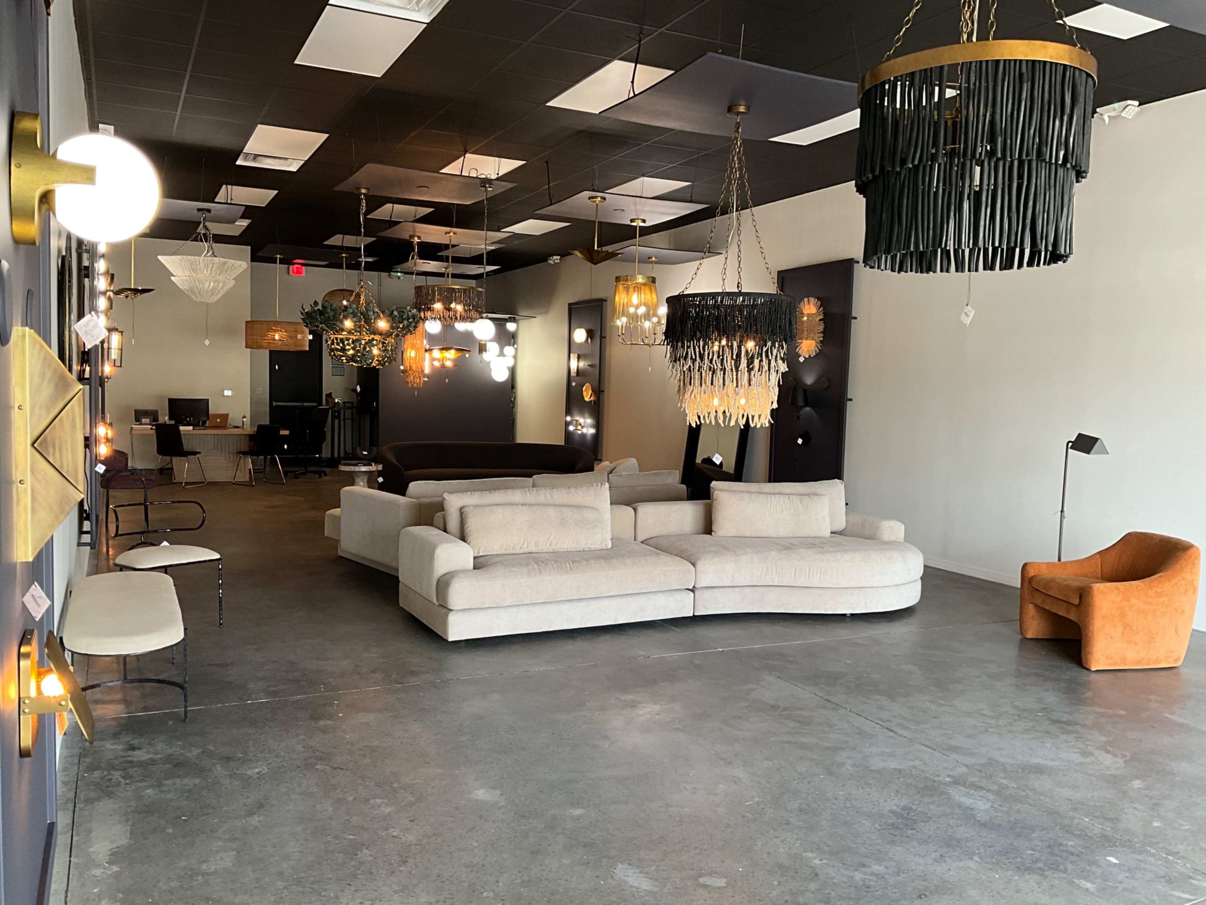 Showroom Ideal Setting for Hosting an Event, Party or Photoshoot Image in St. Cloud, st. Cloud, FL