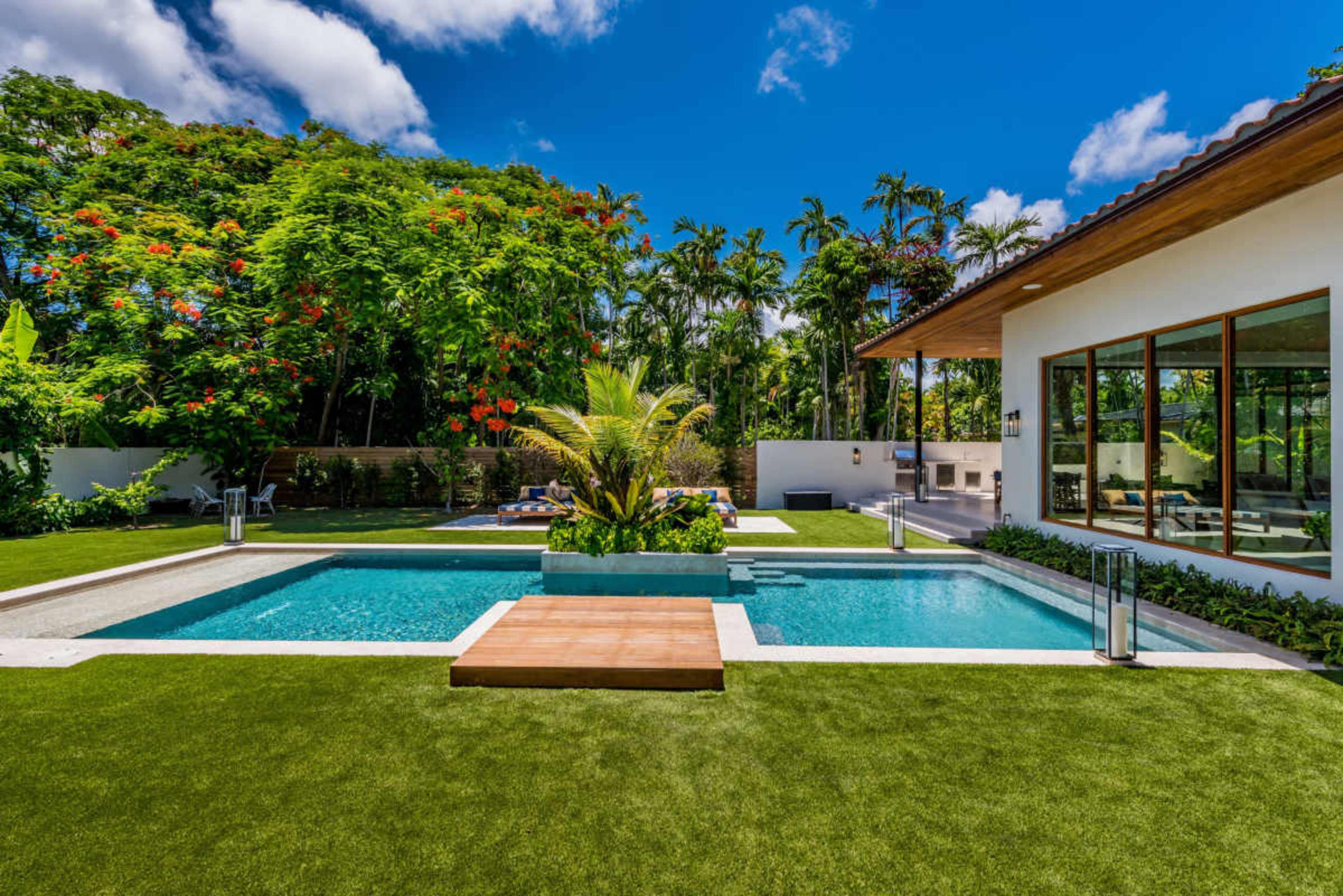 Solstice Hideaway Image in Upper East Side, Miami, FL