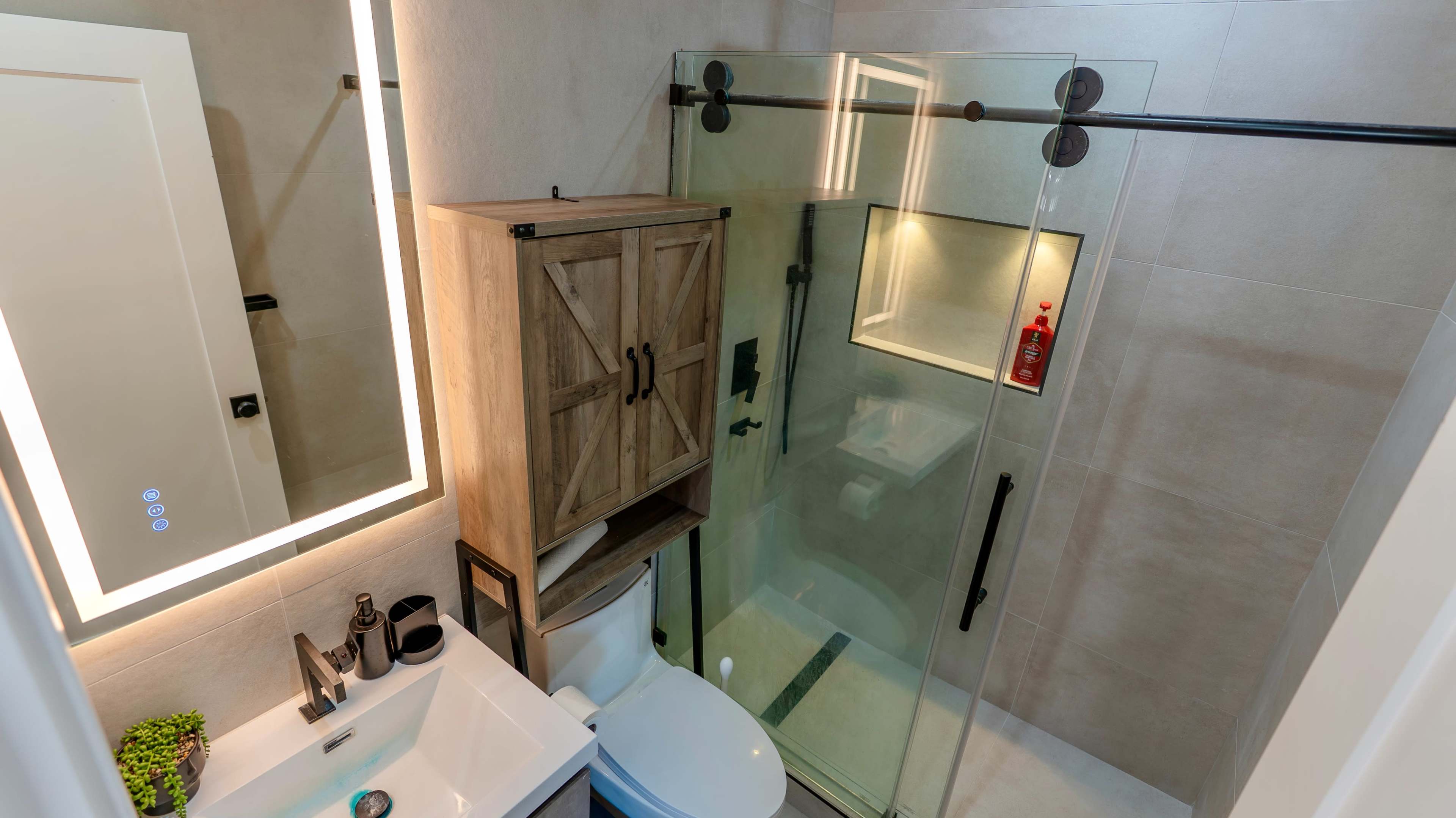 Modern Podcast & TikTok Content Studio Image in Woodland Hills, Woodland Hills, CA