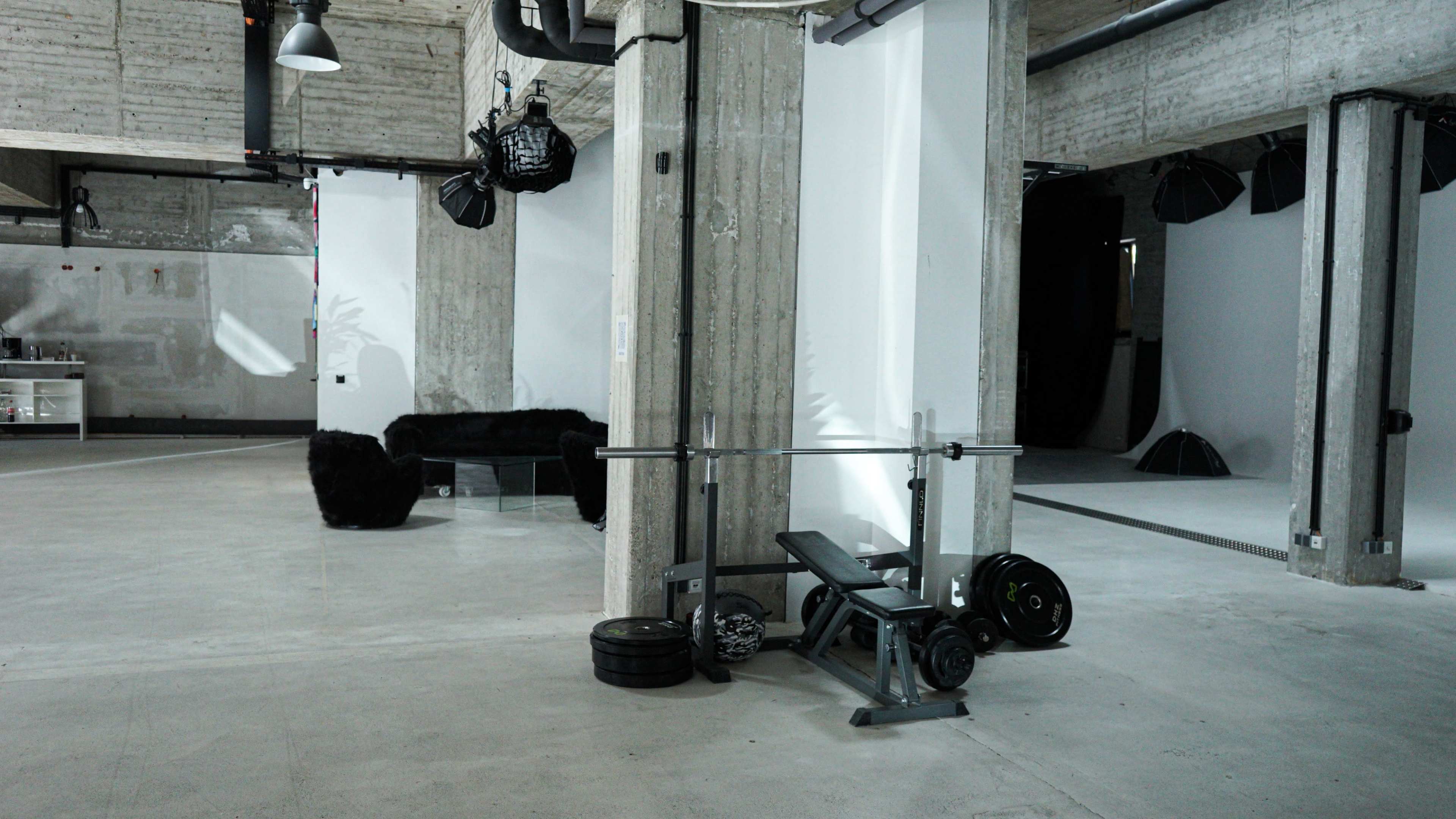 Sport & Fitness Set (Concrete/Beton Loft) in Berlin-Charlottenburg Image in Wilmersdorf, Berlin