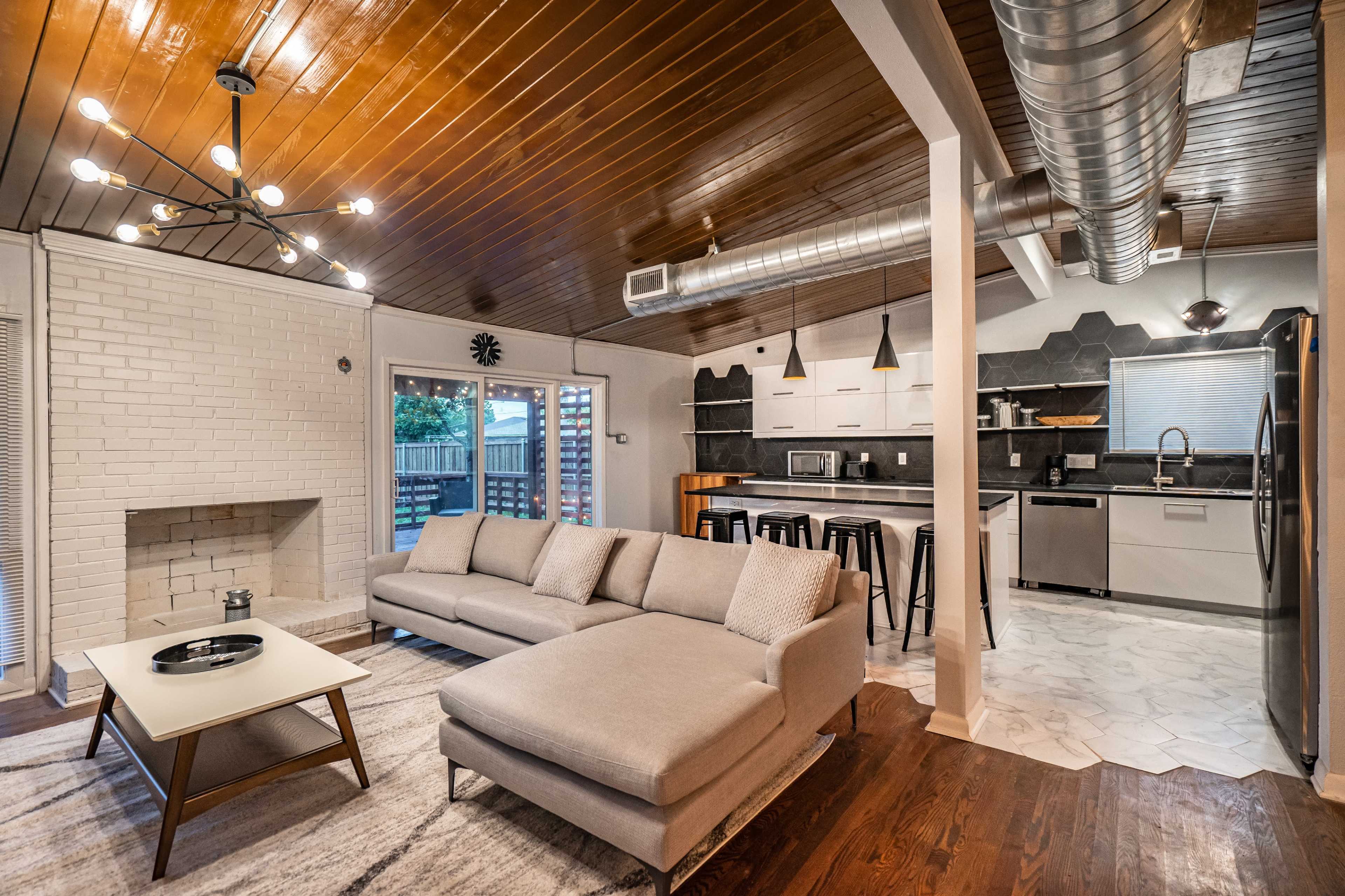 Modern house with a great Patio Image in Northwest Dallas, Dallas, TX