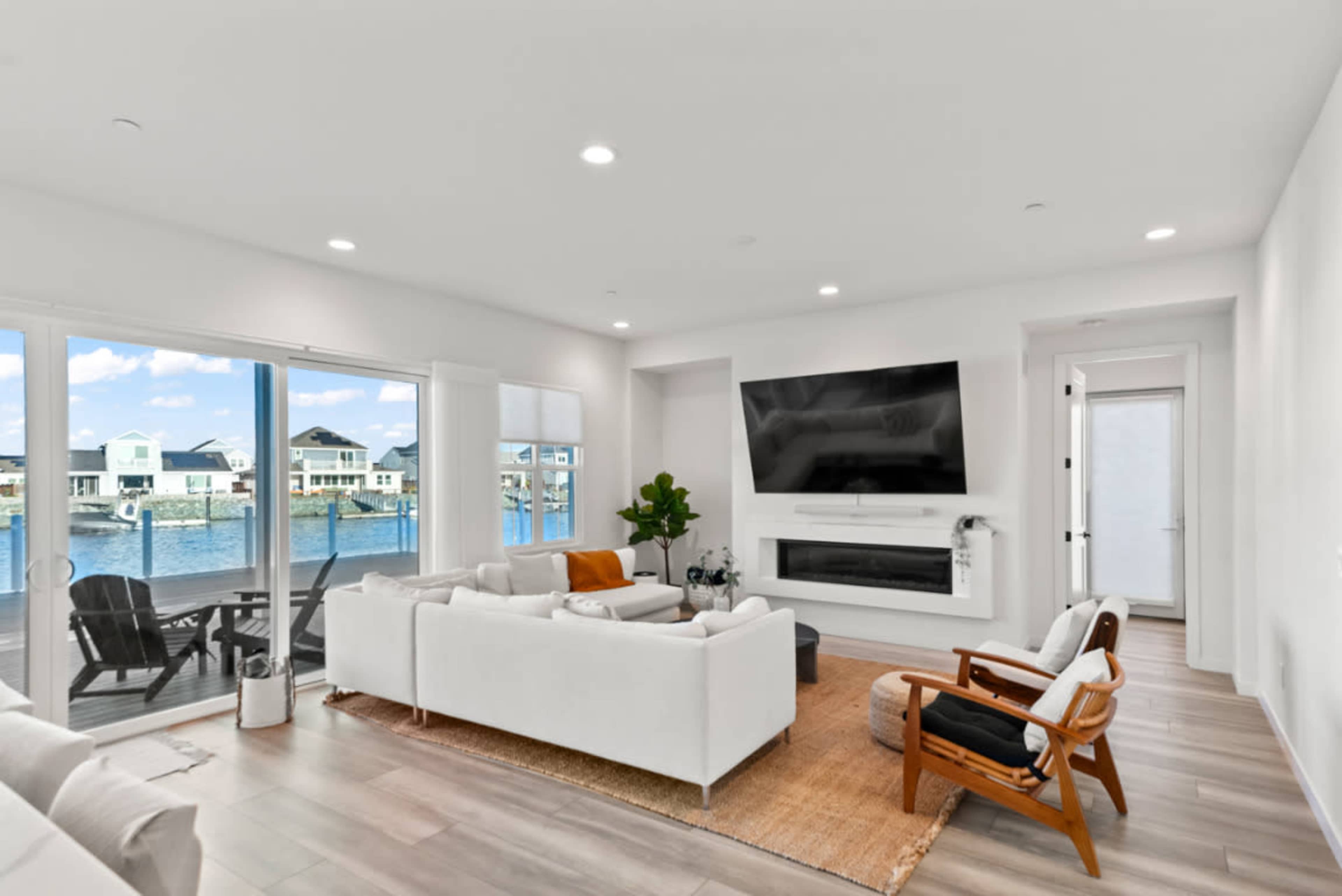 Lakehouse waterfront retreat Image in Bethel Island, Bethel Island, CA