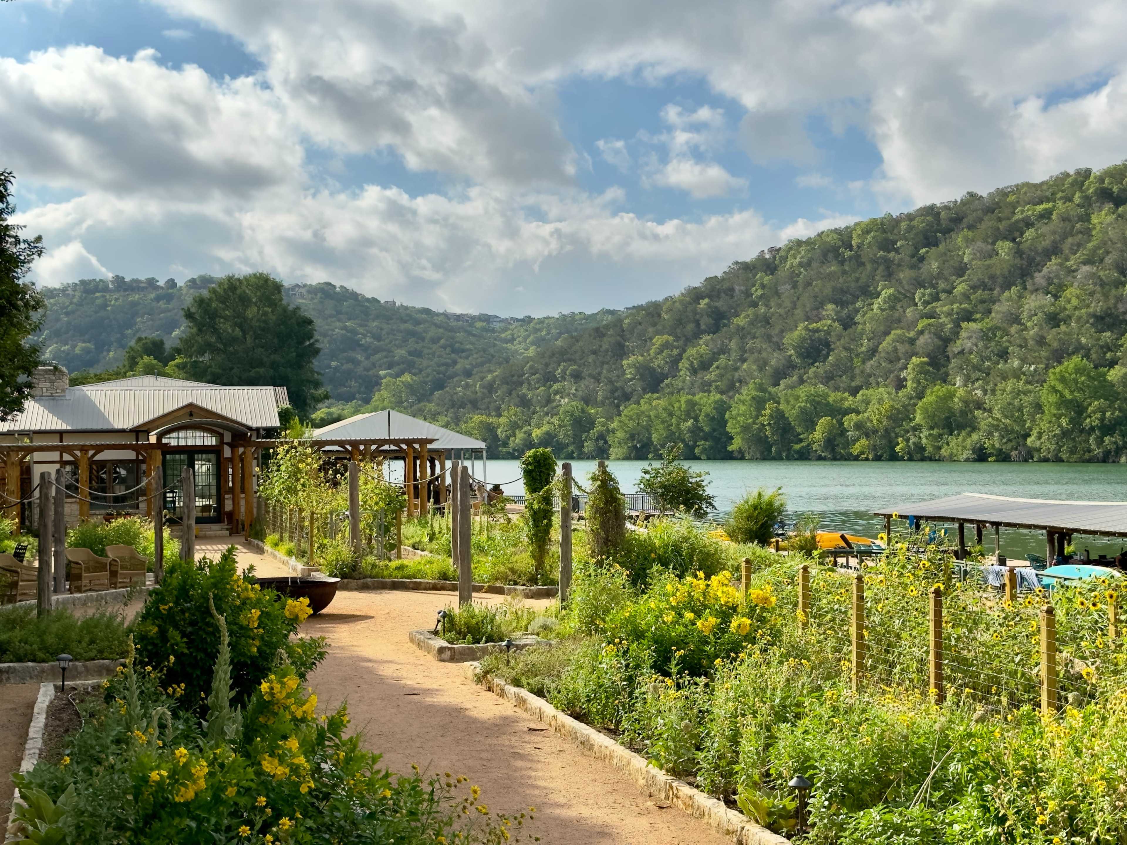 Lakeside Garden with Community Farm Table Image in Lakeside Terrace, Austin, TX