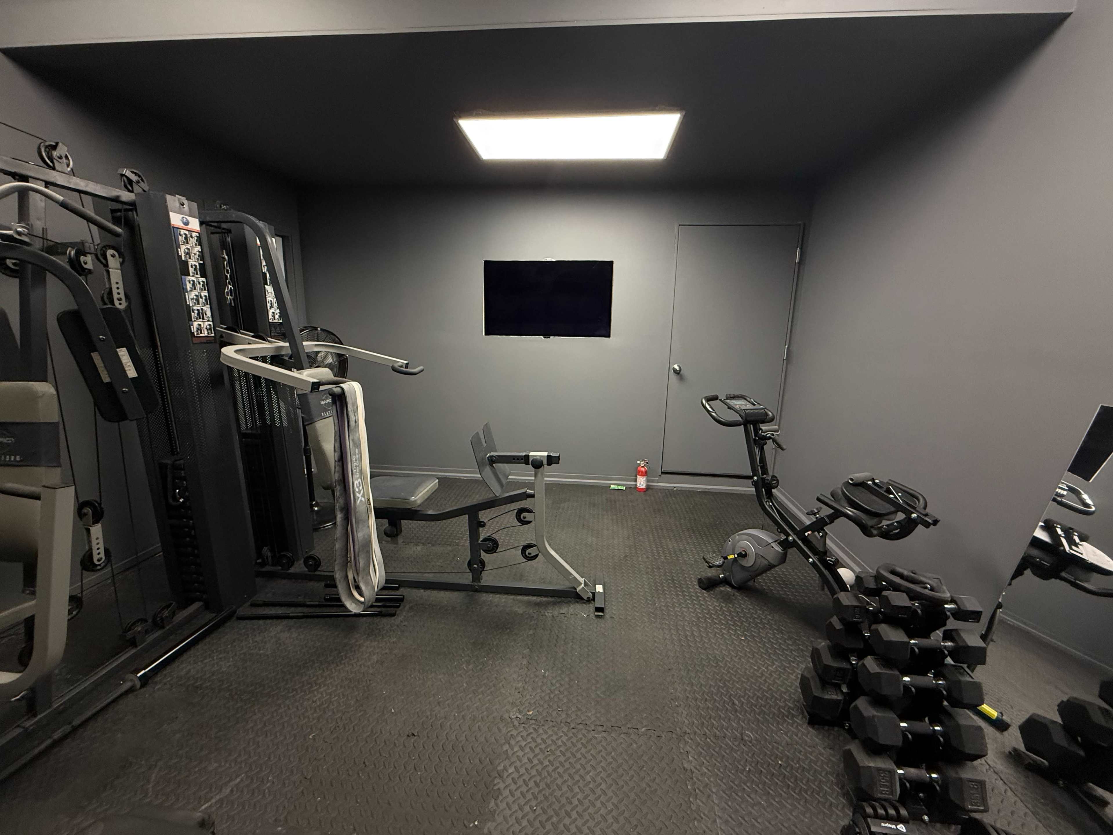 House with high ceilings and lots of light Image in Riverhead, wading river, NY