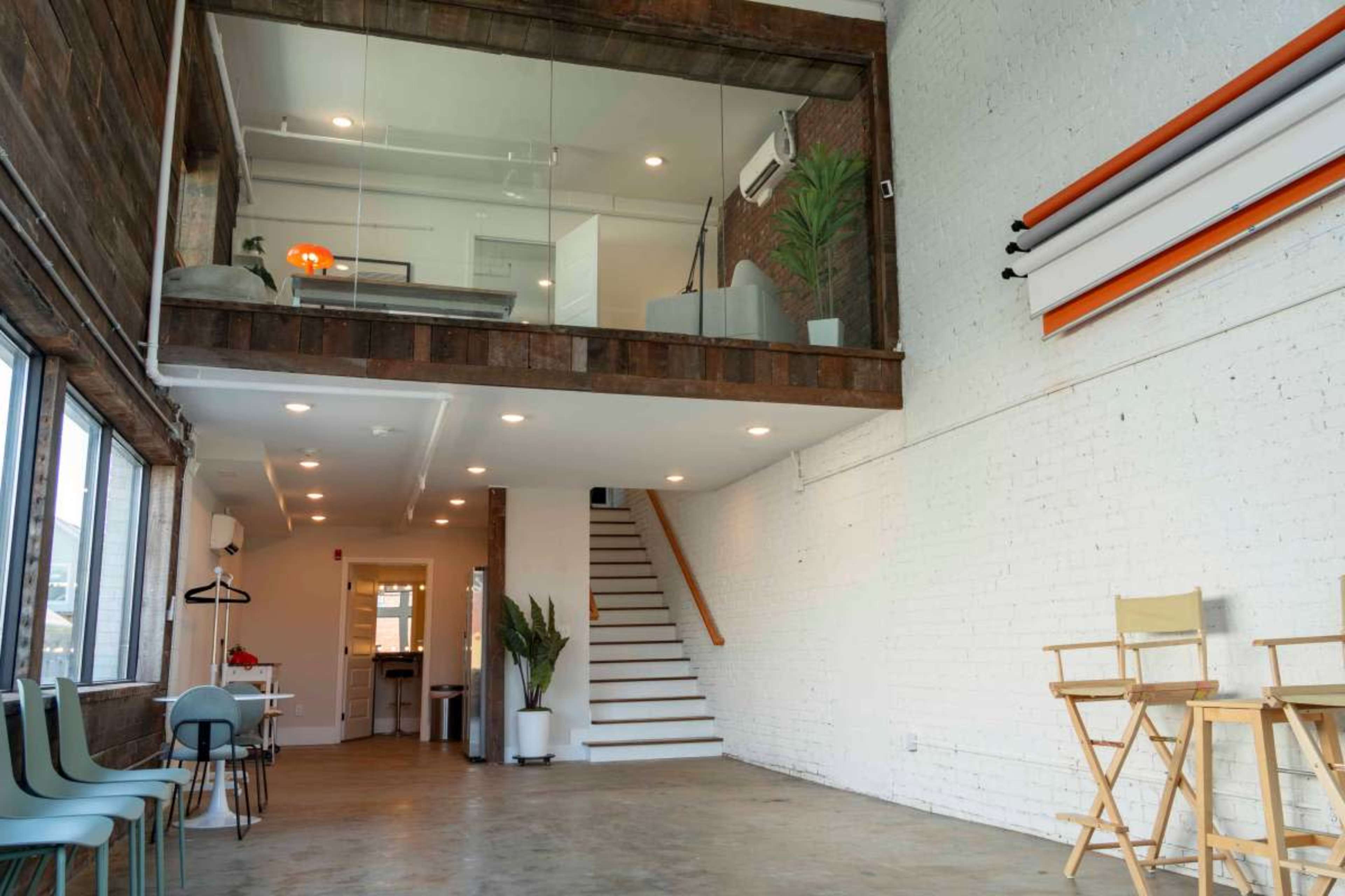 5-in-1 Studio for Photos, Videos, Podcasts, and Meetings Image in Southside Historic District, Chattanooga, TN