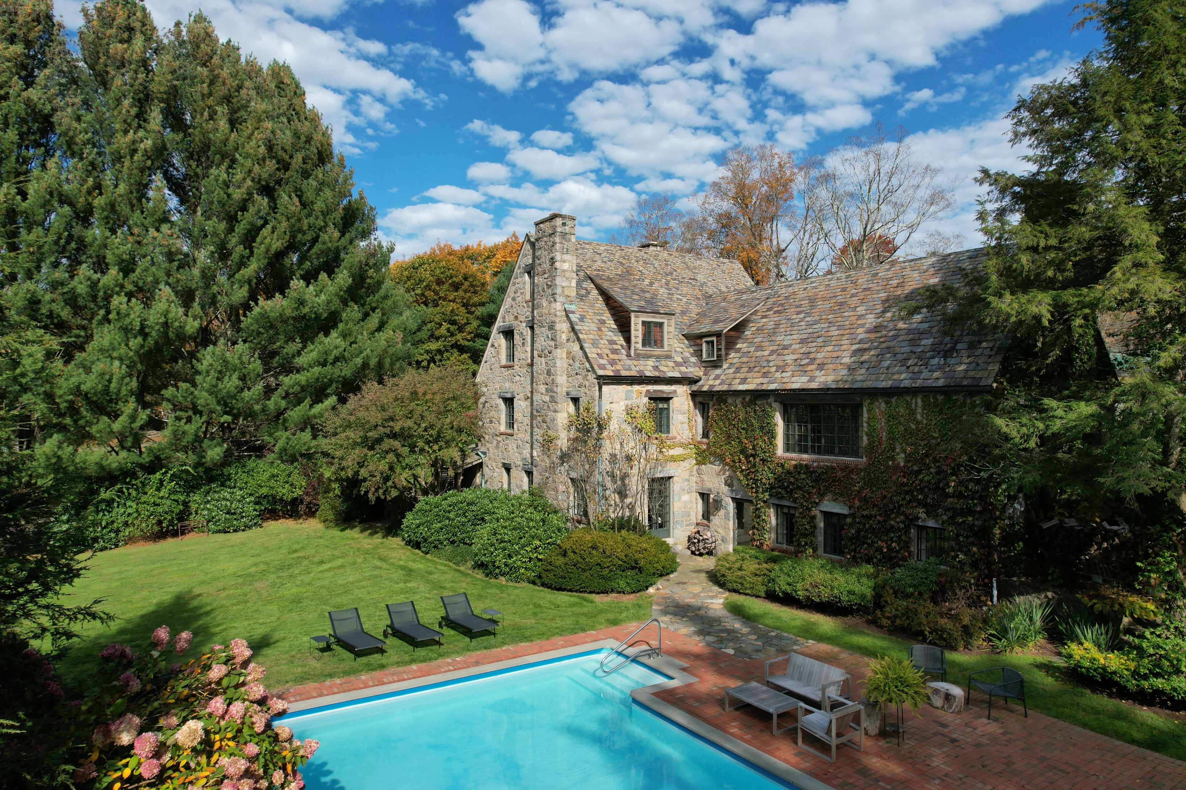 Whimsical & Historic Cotswold Home ~ 2hrs to NYC ~ Image in Northwest Harwinton, Harwinton, CT