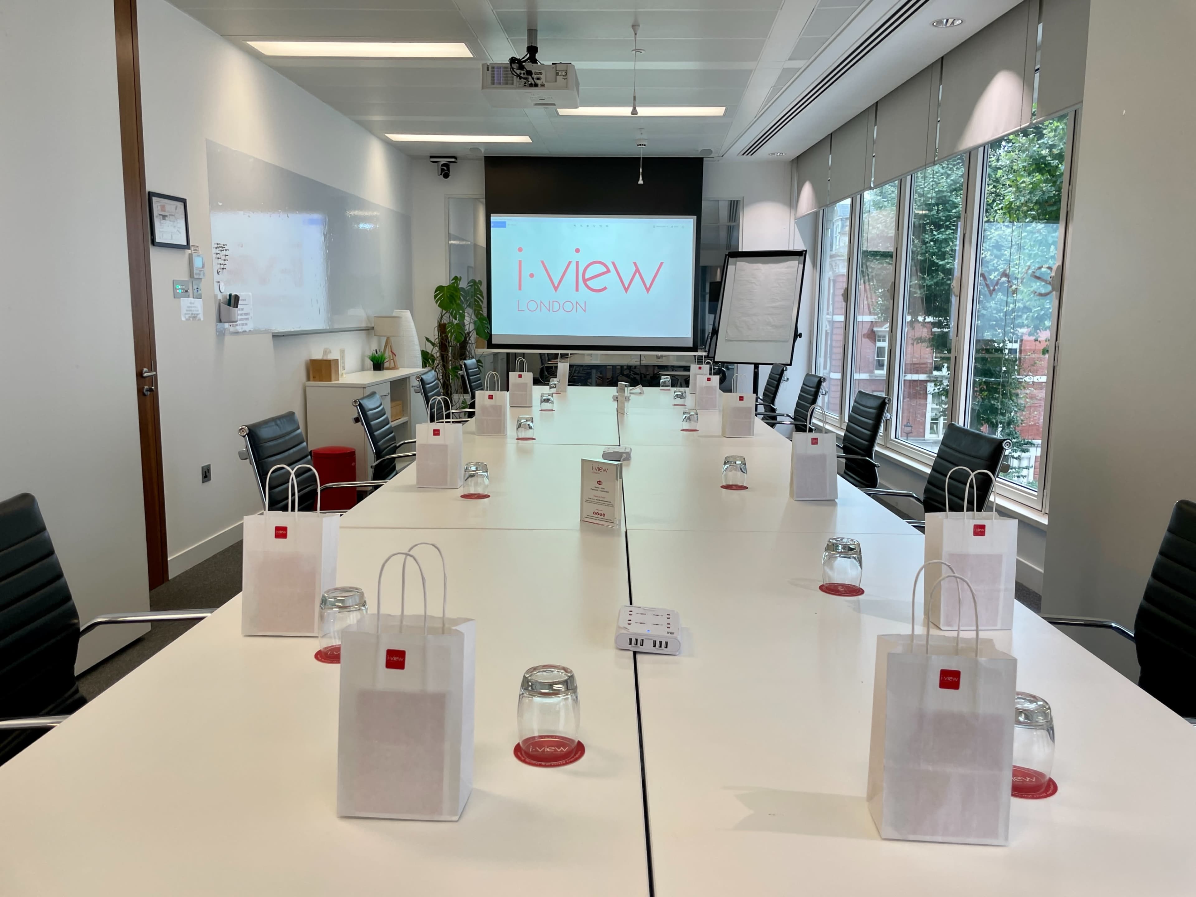 Contemporary Central London Co-Creation and Meeting Space Image in London, London, ENG