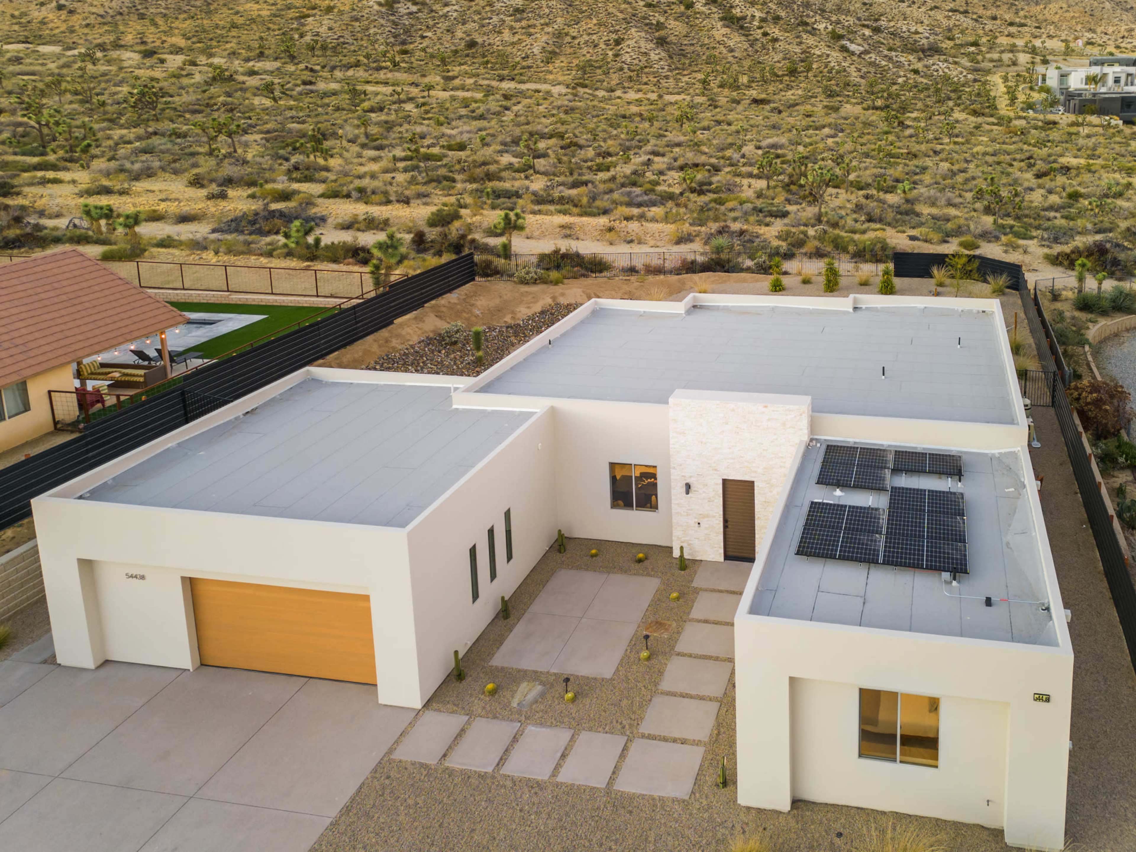 Stardust Luxe – A stylish luxury retreat in Yucca Valley with breathtaking views. Image in Yucca Valley, Yucca Valley, CA