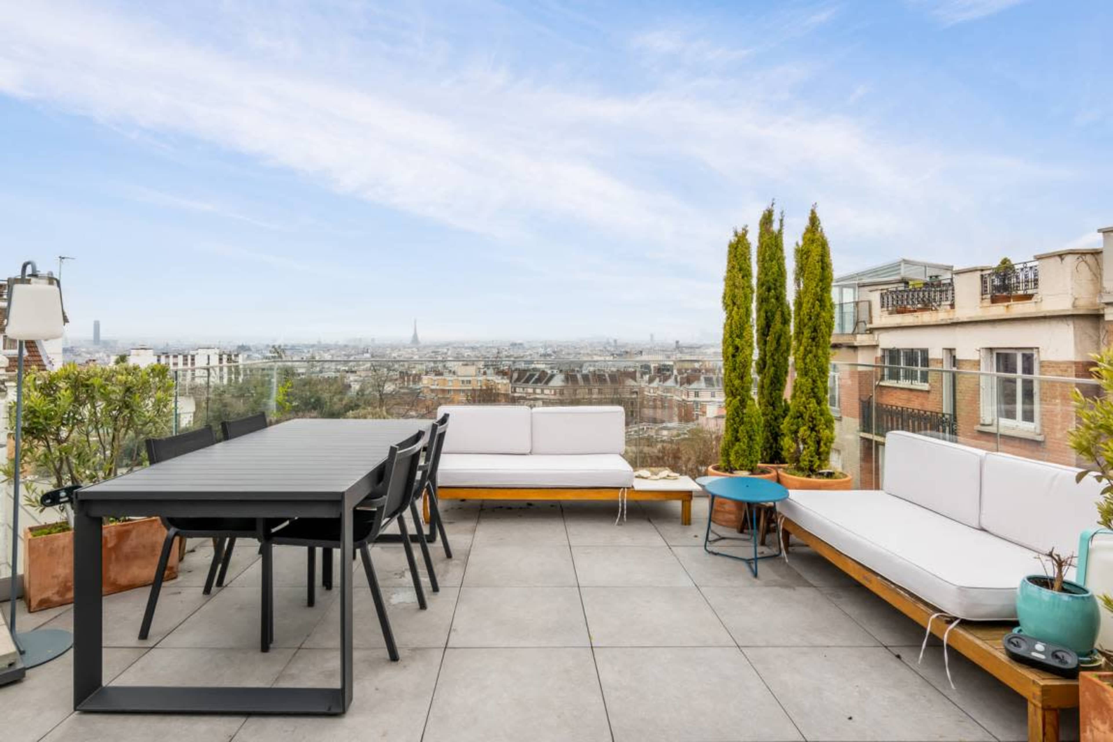 Appartement avec vue époustouflante sur tout Paris Image in Buttes-Chaumont, Paris