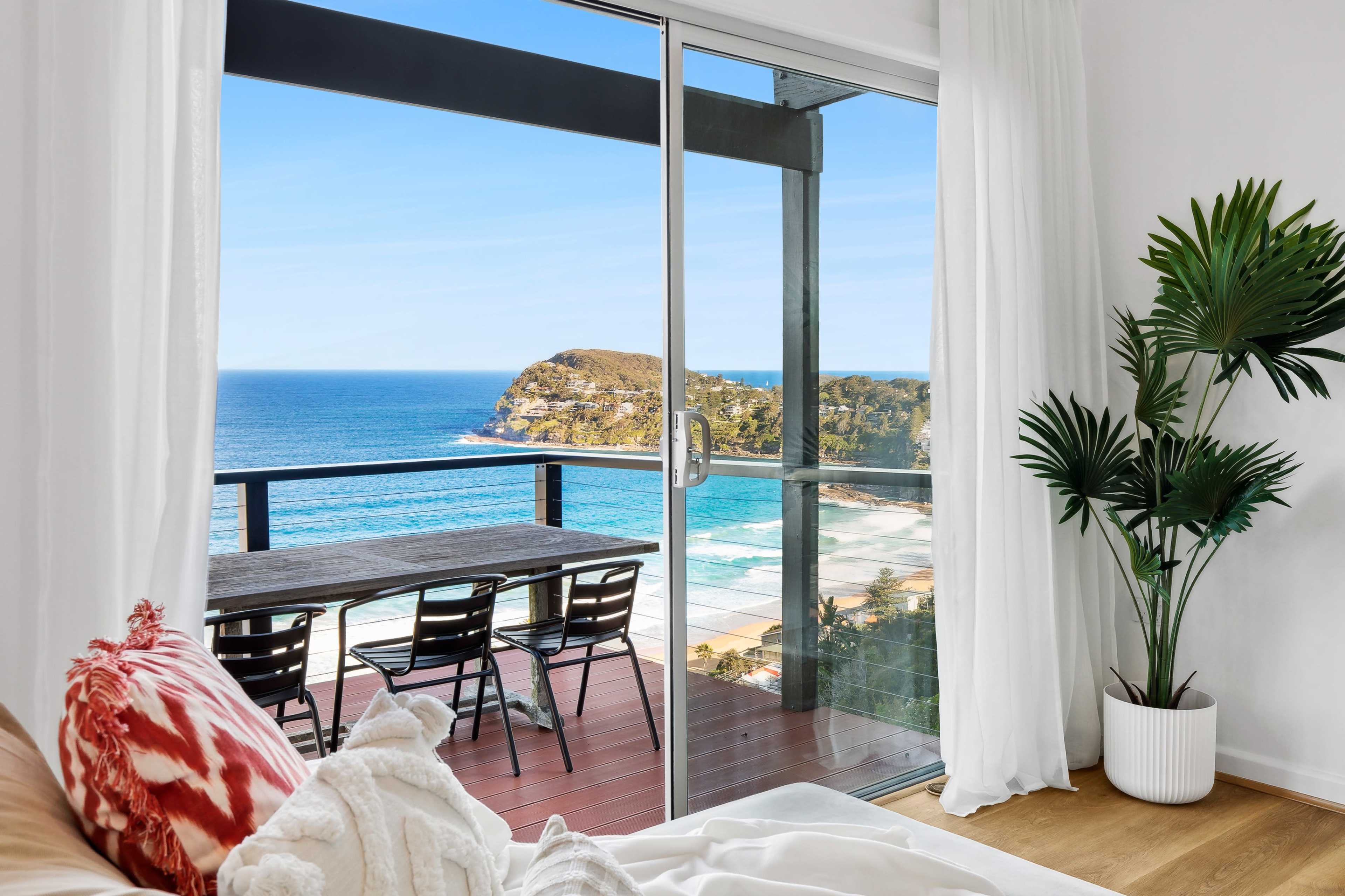 Panoramic Ocean View 2 BR House Image in Palm Beach, Palm Beach, NSW