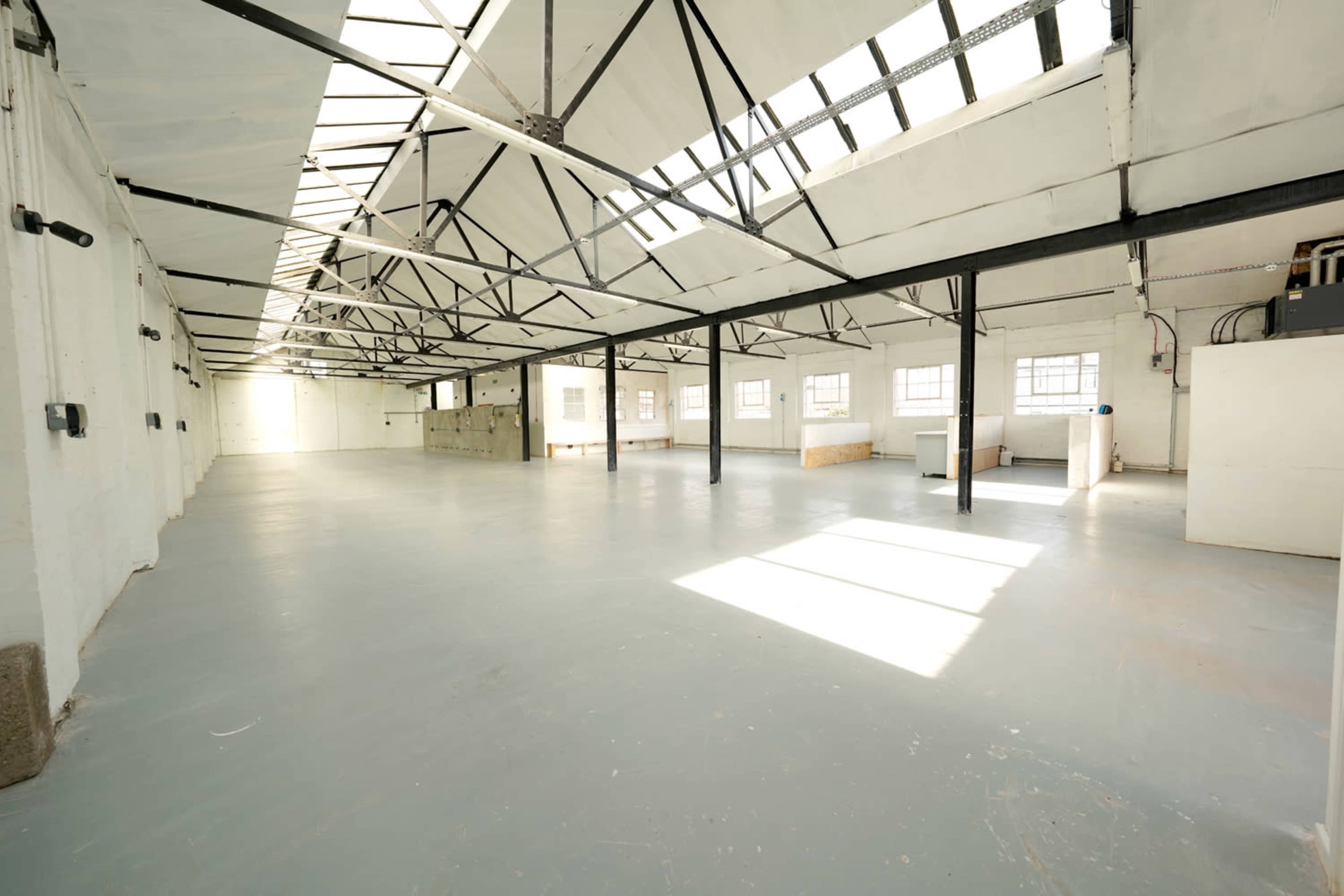 Large white warehouse with natural light Image in London, London, ENG