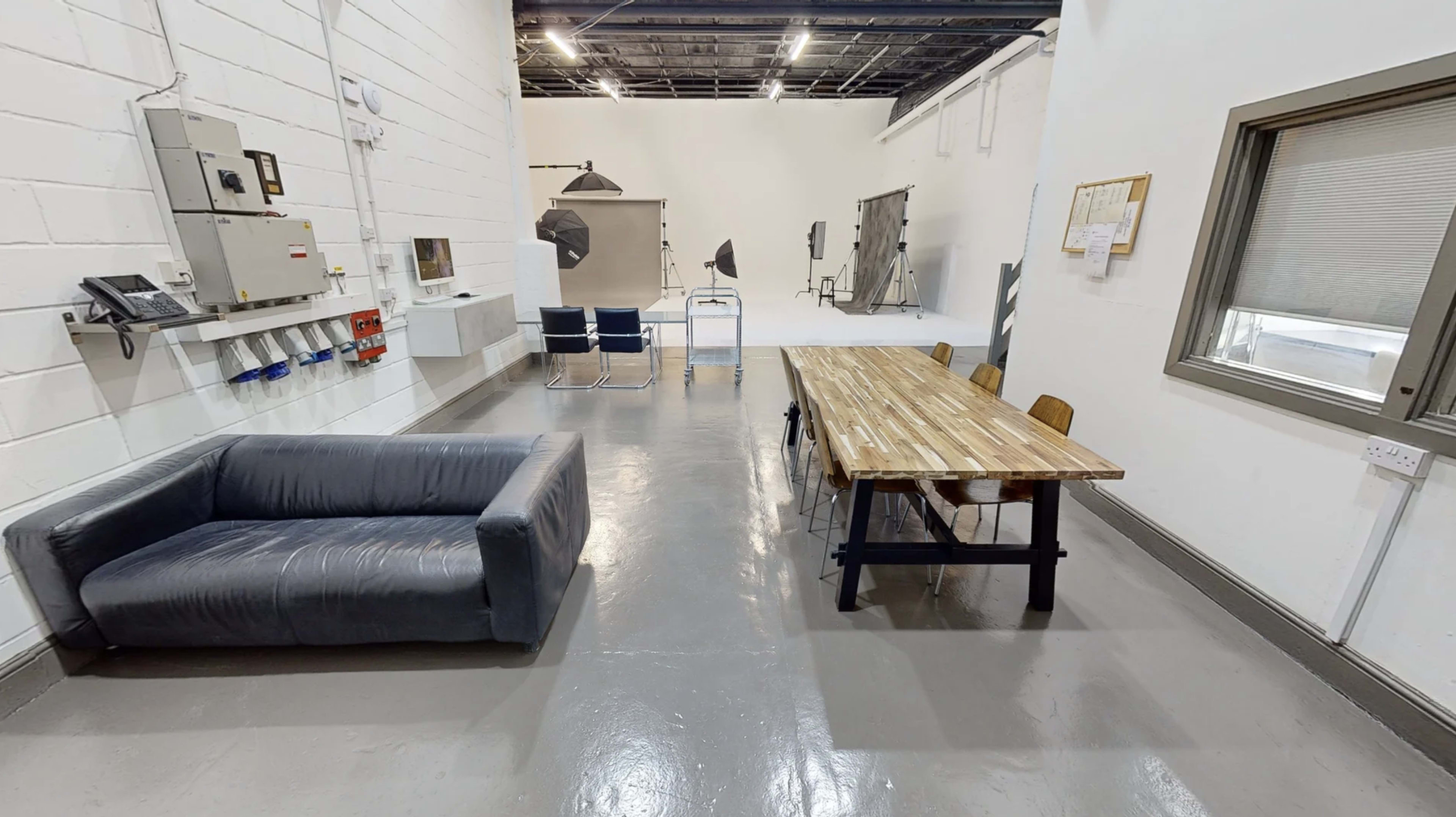 STUDIO 4 Drive In Image in Hoxton, London, ENG