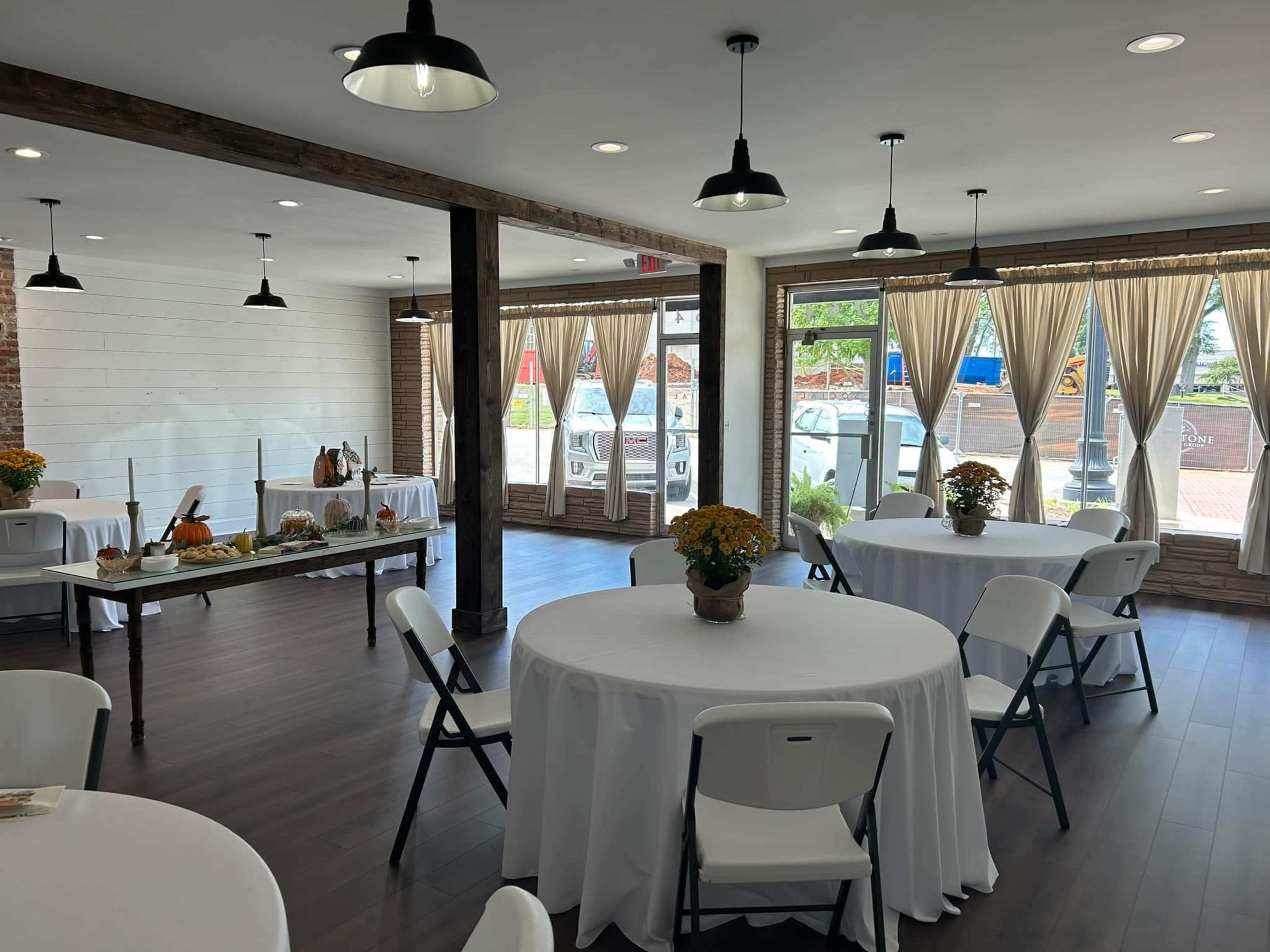 Downtown on the square with a beautiful historic open floor plan Image in Moulton, Moulton, AL