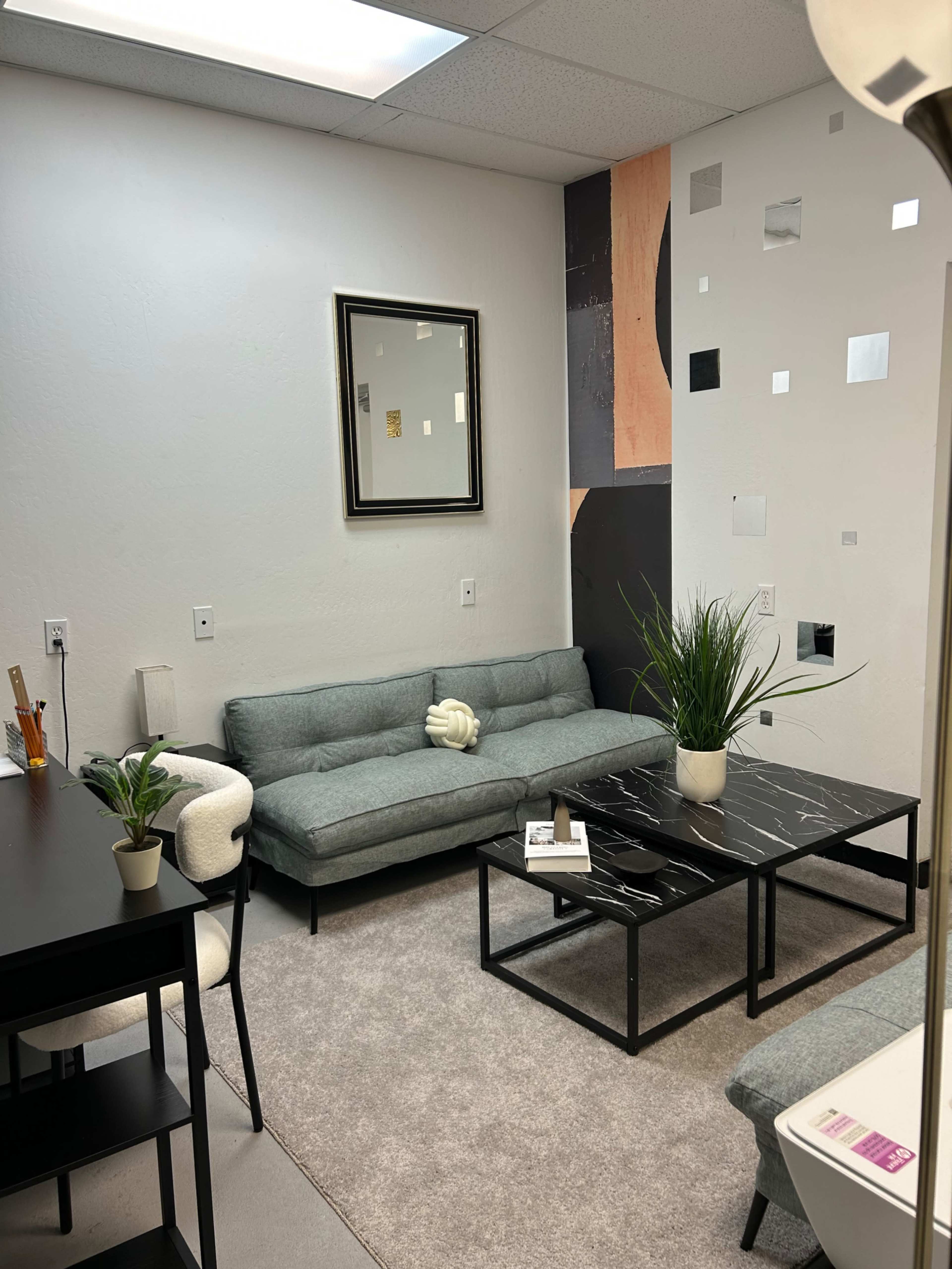 Fully equipped private office Image in Alhambra, Phoenix, AZ