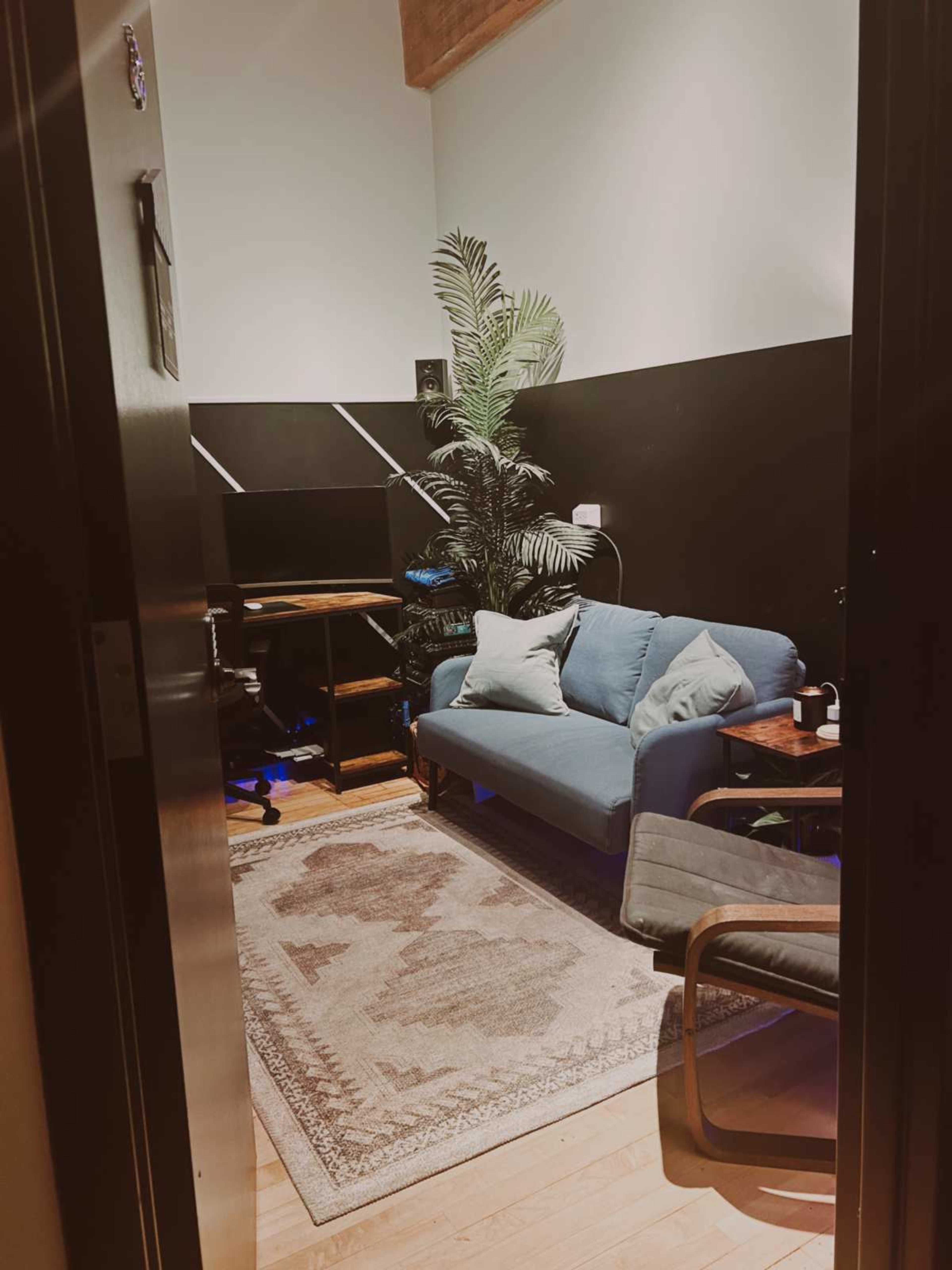 Dream. Build. Launch. — Sleek Office Space for Visionaries Image in Lake View, Chicago, IL