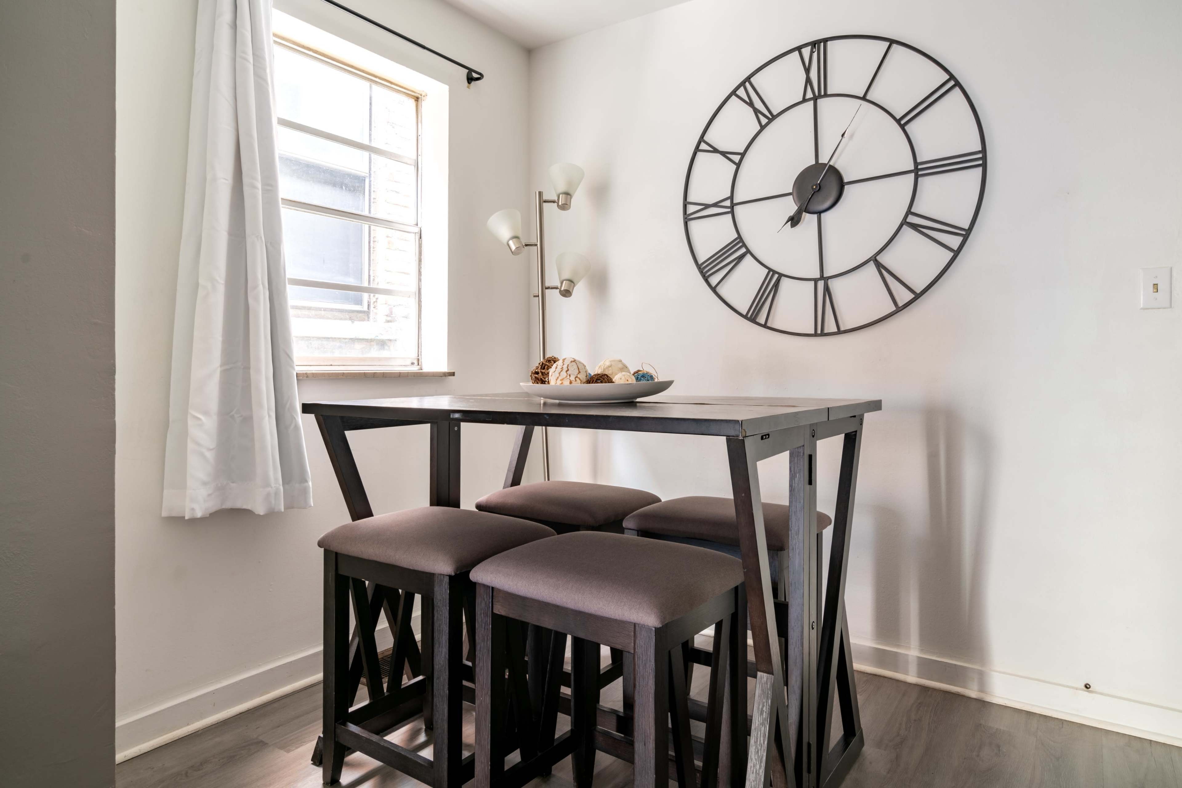 Casa Uno 🌿🐯 Short North • Convention • Private Parking • Pets Image in Victorian Village, Columbus, OH