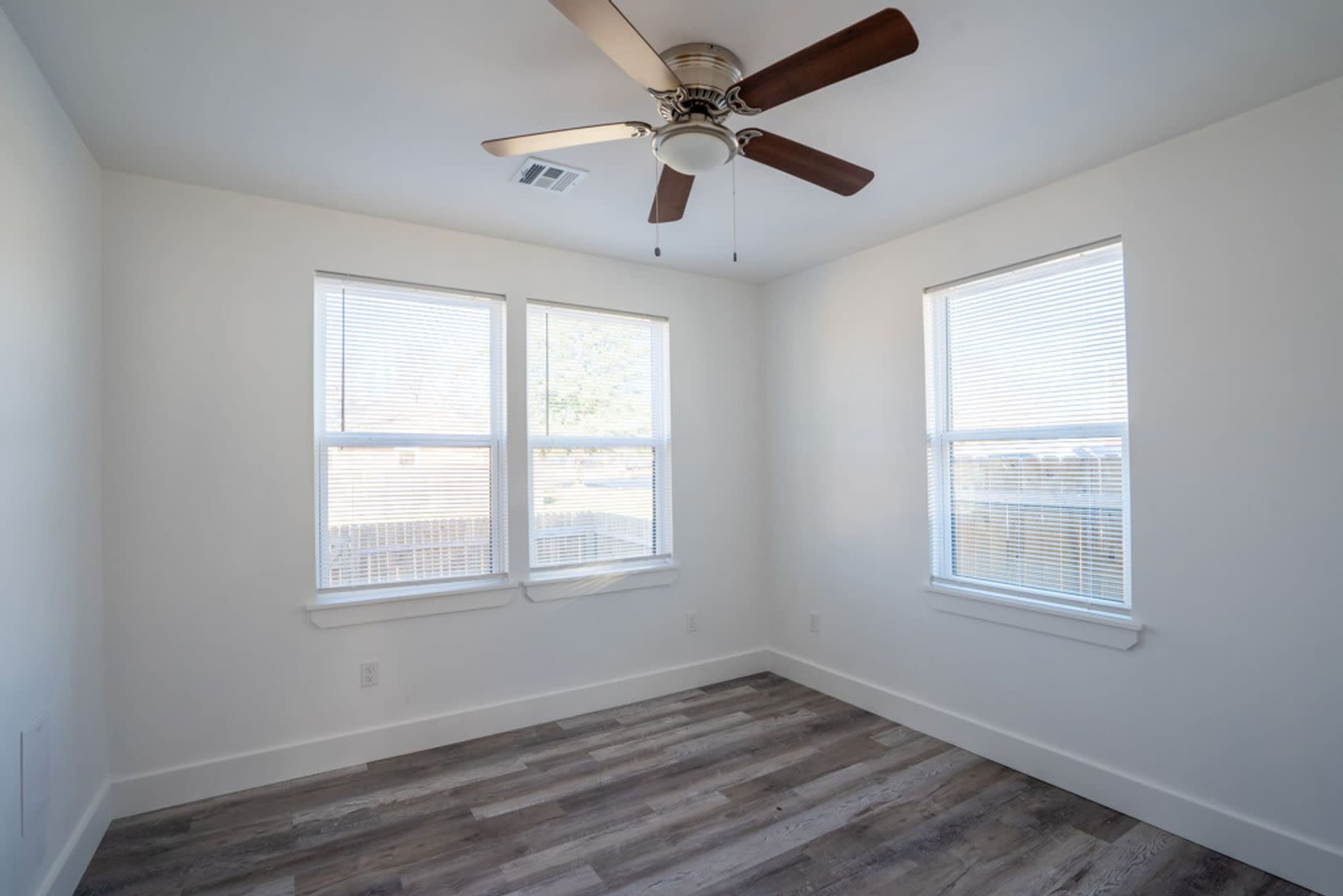 Homey Event Space w/ Large Backyard, Kitchen, Bathroom – Perfect for Parties Image in Lacy Park, Tulsa, OK