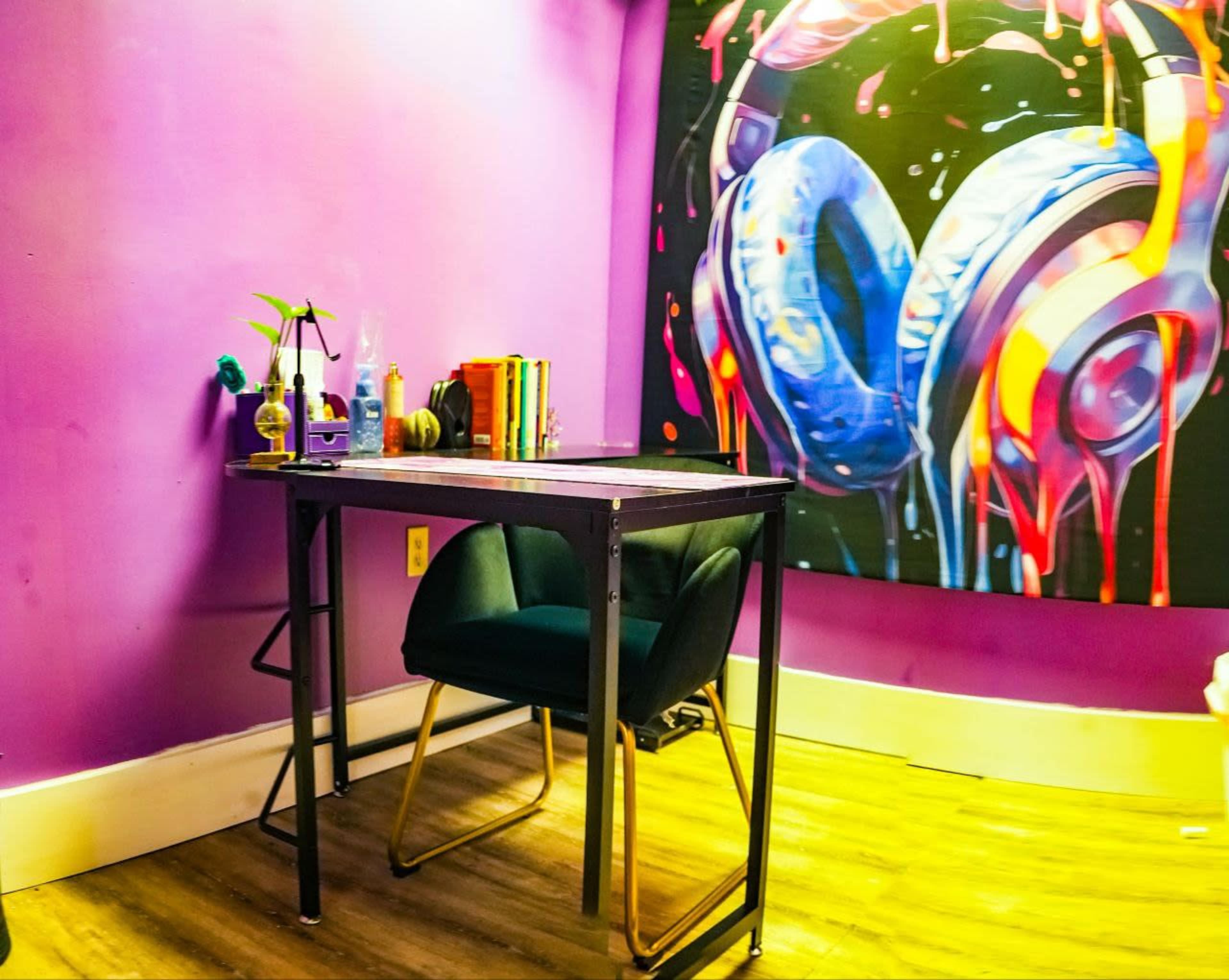 Creative and Vibrant Workspace Near Atlanta Airport Image in East Point, east point, GA