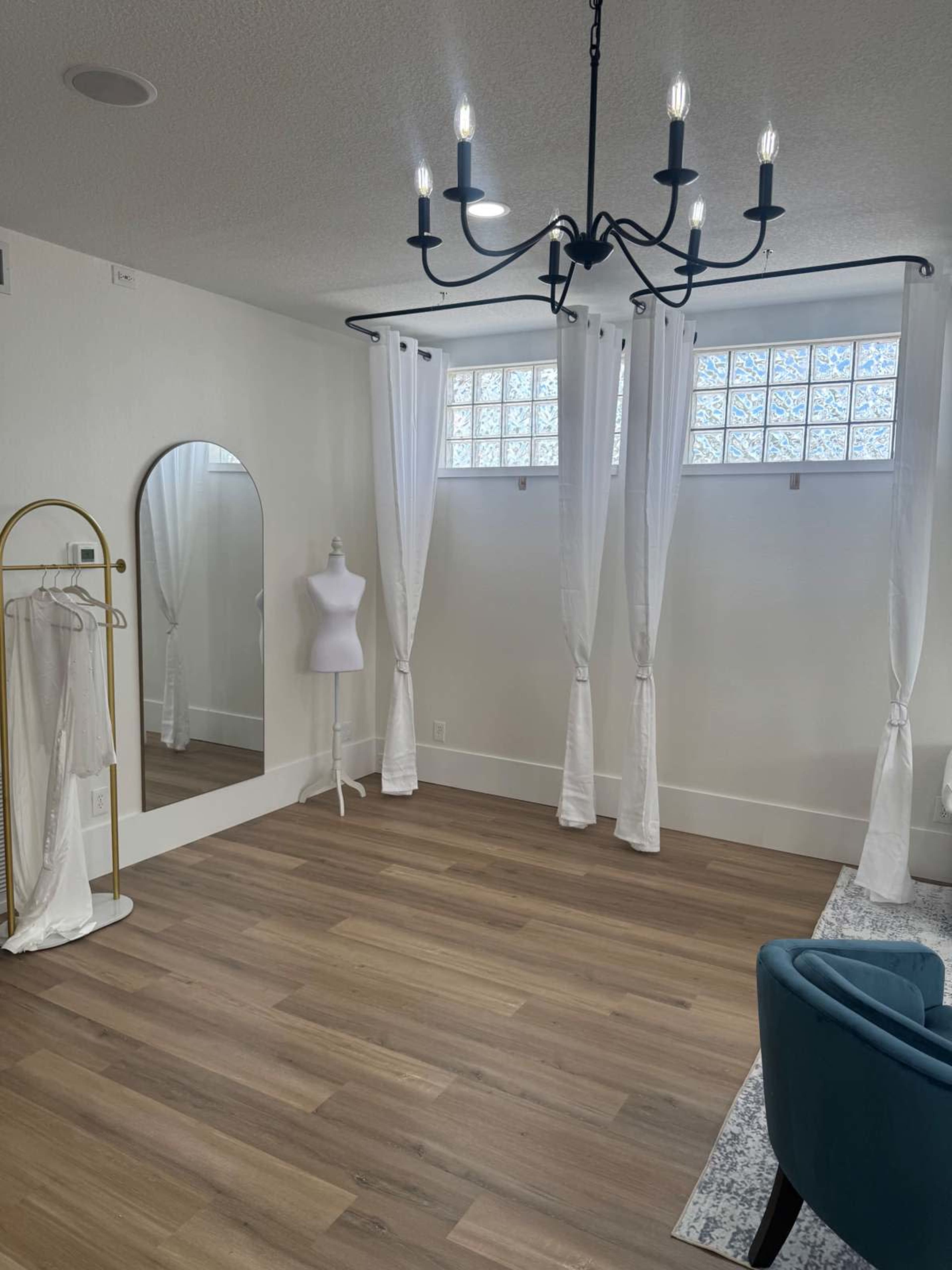 Timeless White Brick Studio Image in Winter Park, Winter Park, FL