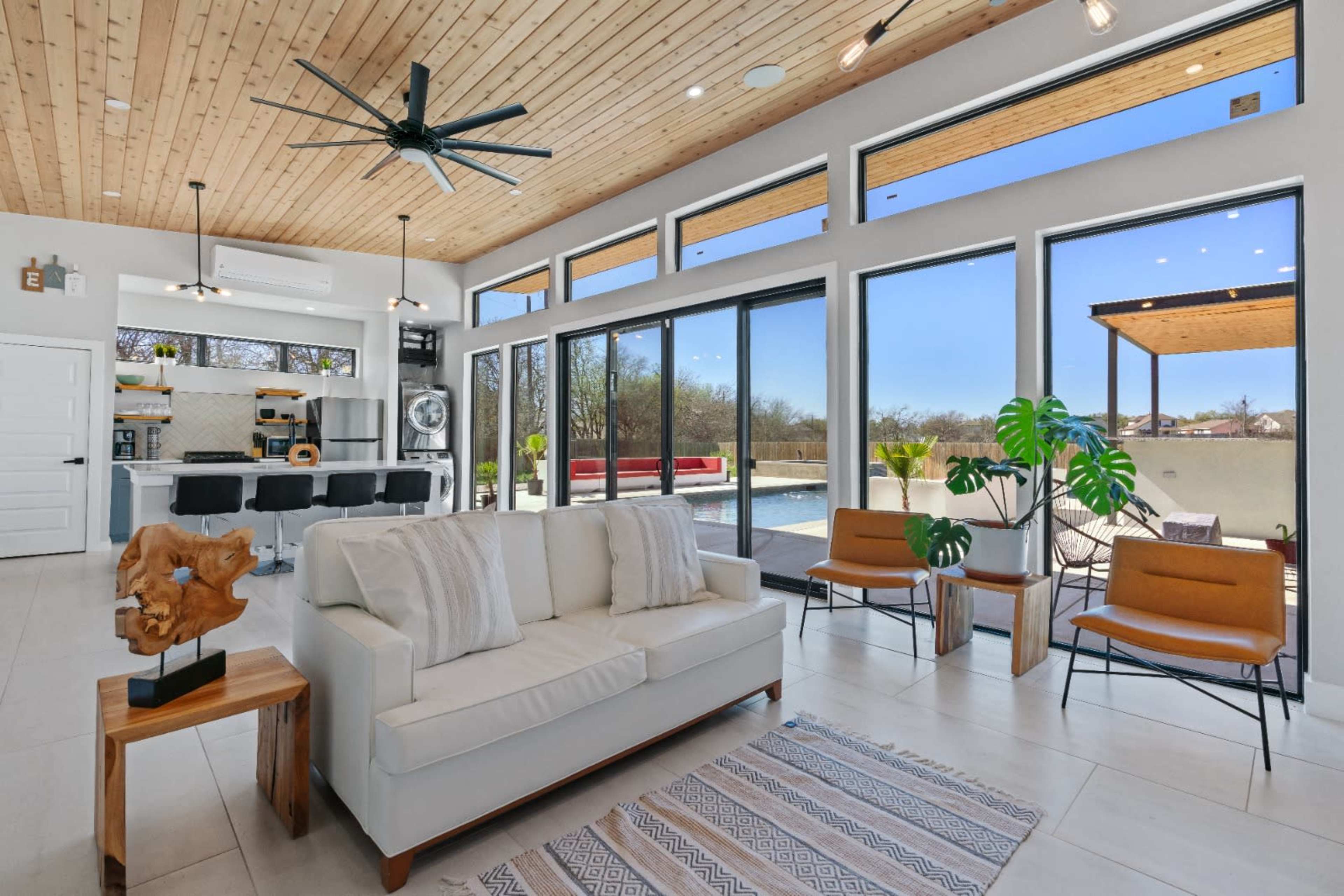 Modern Bright Guest House with Large Windows and Lovely Pool/Hot Tub and Outdoor Kitchen Area Image in Round Rock, round rock, TX