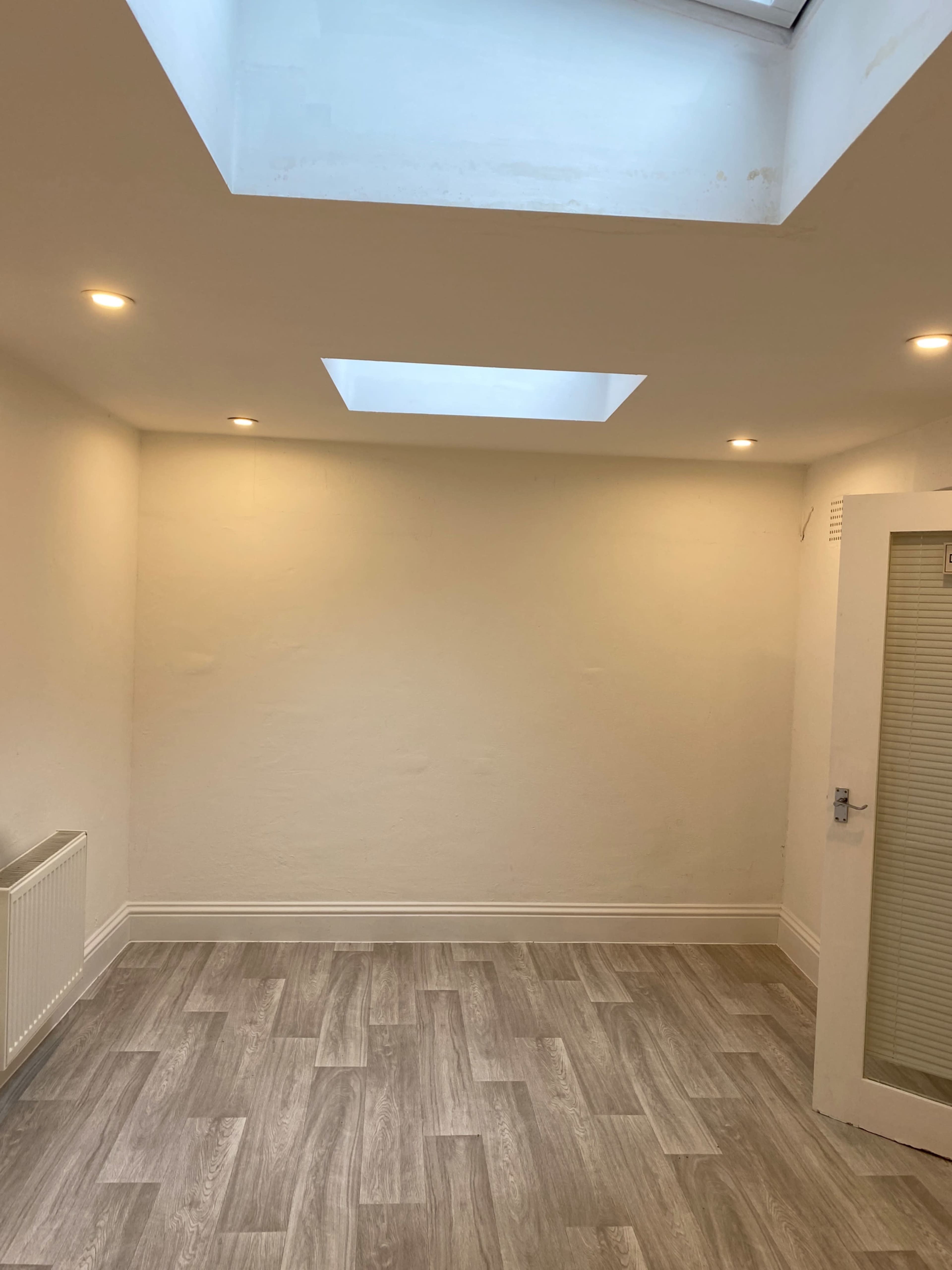 Spacious Street Front Retail Space in Islington. Image in Islington, London, ENG