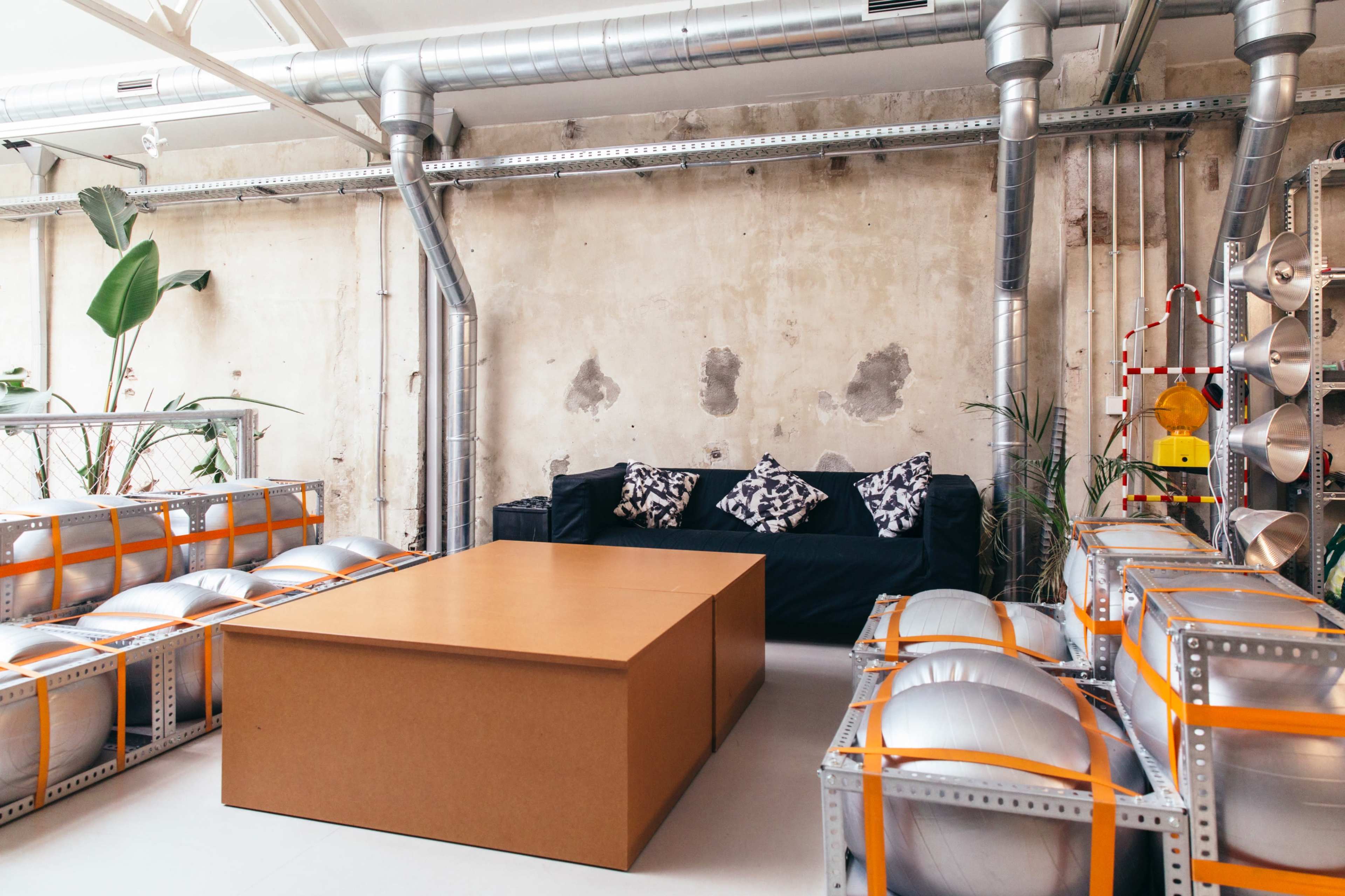 BRUTO — Espacio Creativo para Producciones y Eventos Image in Moscardó, Madrid, M