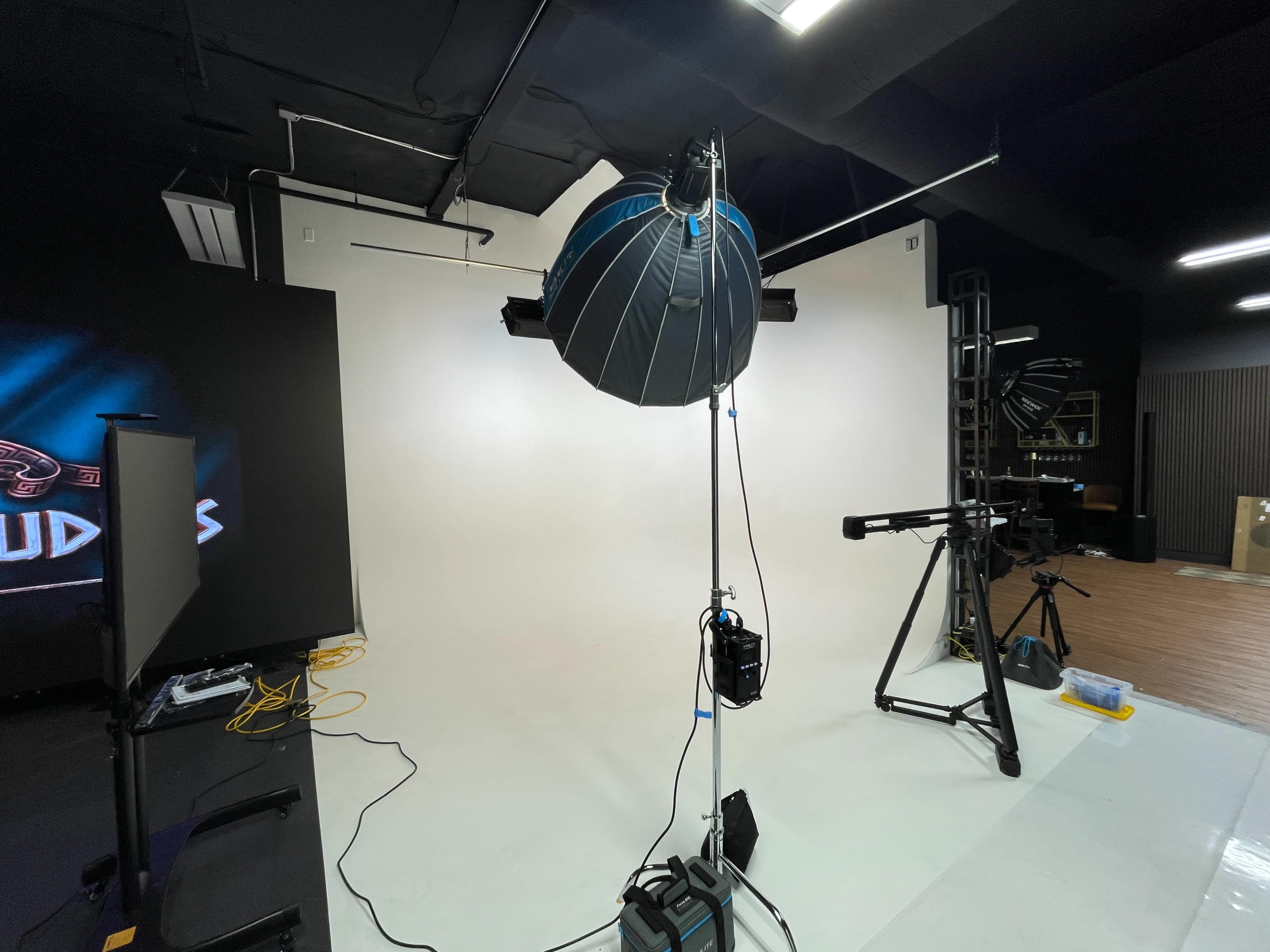 Cinematic Production Studio with LED Wall, Cyc Wall & Bar Set Image in San Juan Capistrano, SAN JUAN CAPISTRANO, CA