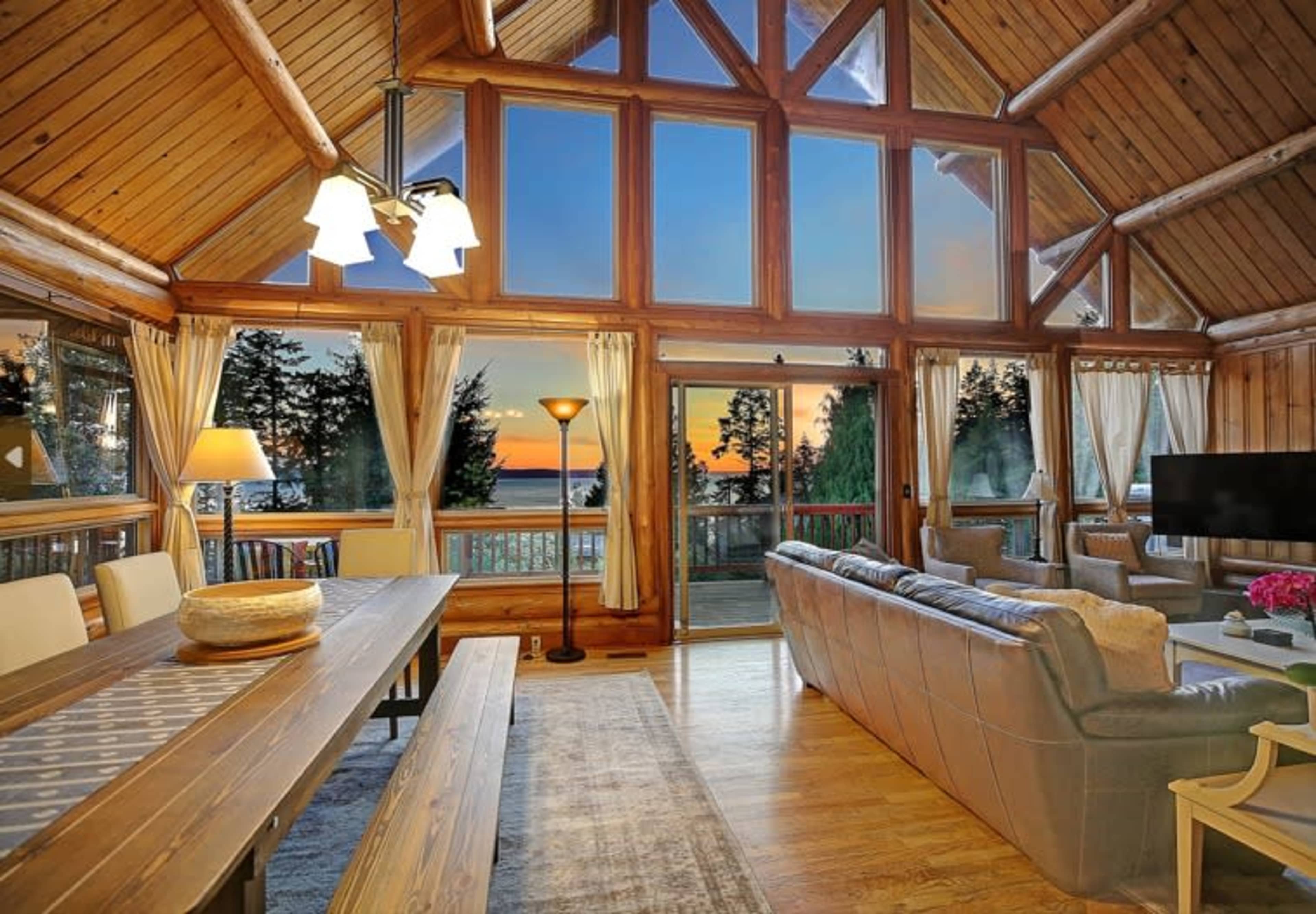 Large Log Cabin-Ocean View/BBQ/Games/walk to beach, Camano Island, WA ...