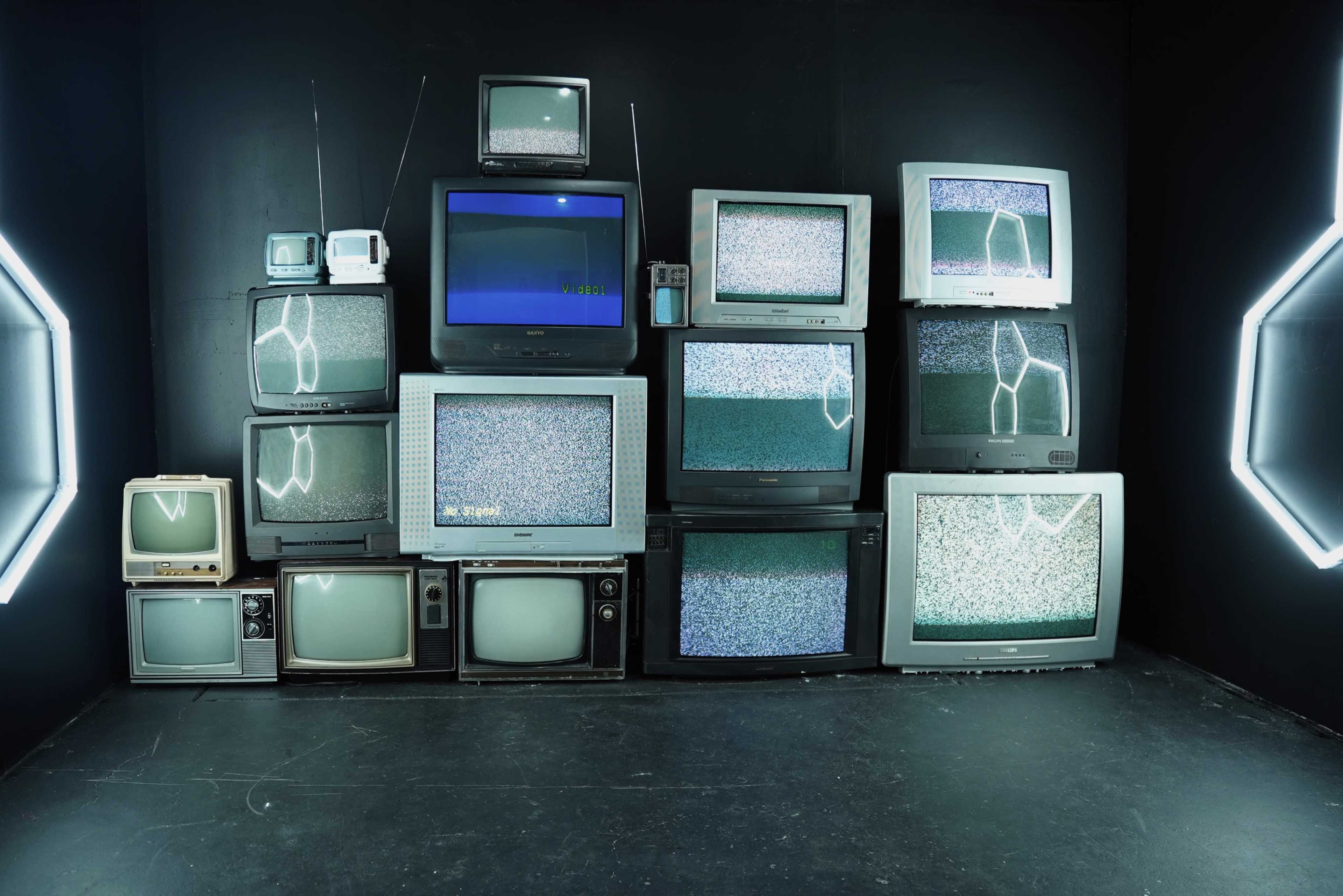 Vintage TV Film Set w/ LED Light Design Image in Edison, San Antonio, TX