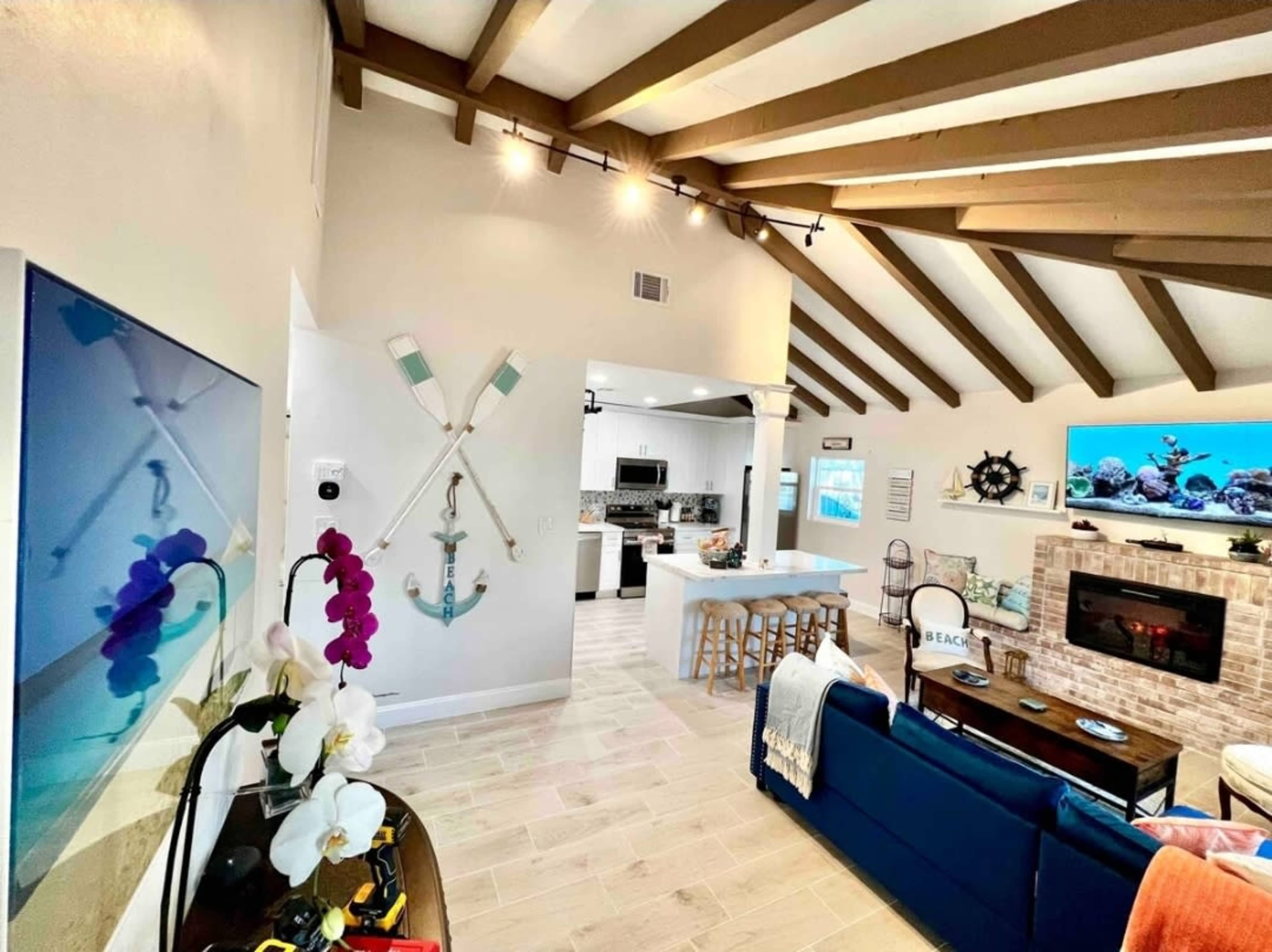 Charming Beachside Retreat: Versatile 2BR/1BA Haven for Events, Meetings, Shoots, Workshops, Etc. Image in Parker Ridge, West Palm Beach, FL