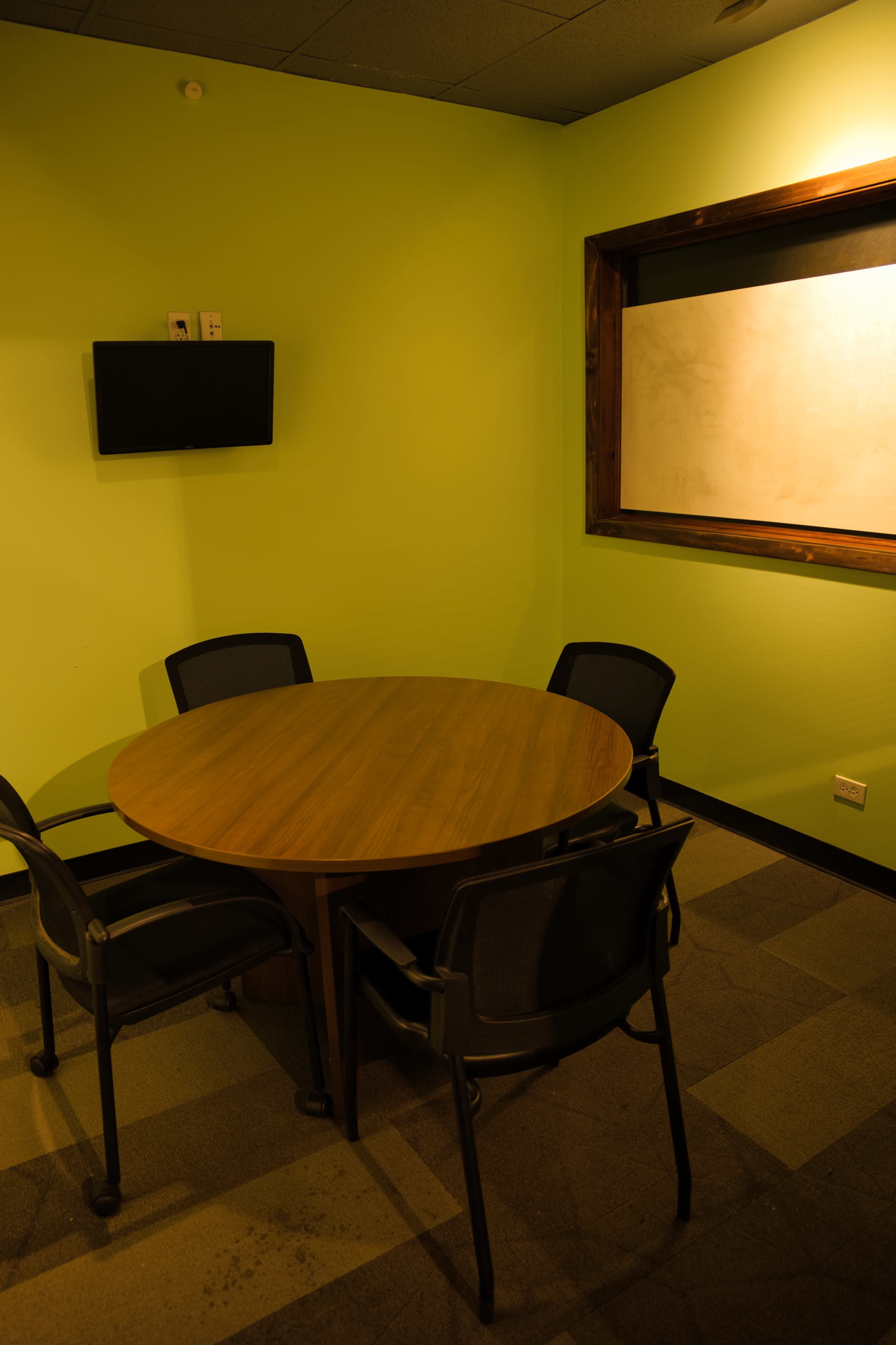 Flexible Work & Meeting Space | Conference Room + Breakout Room Image in Irving Park, Chicago, IL