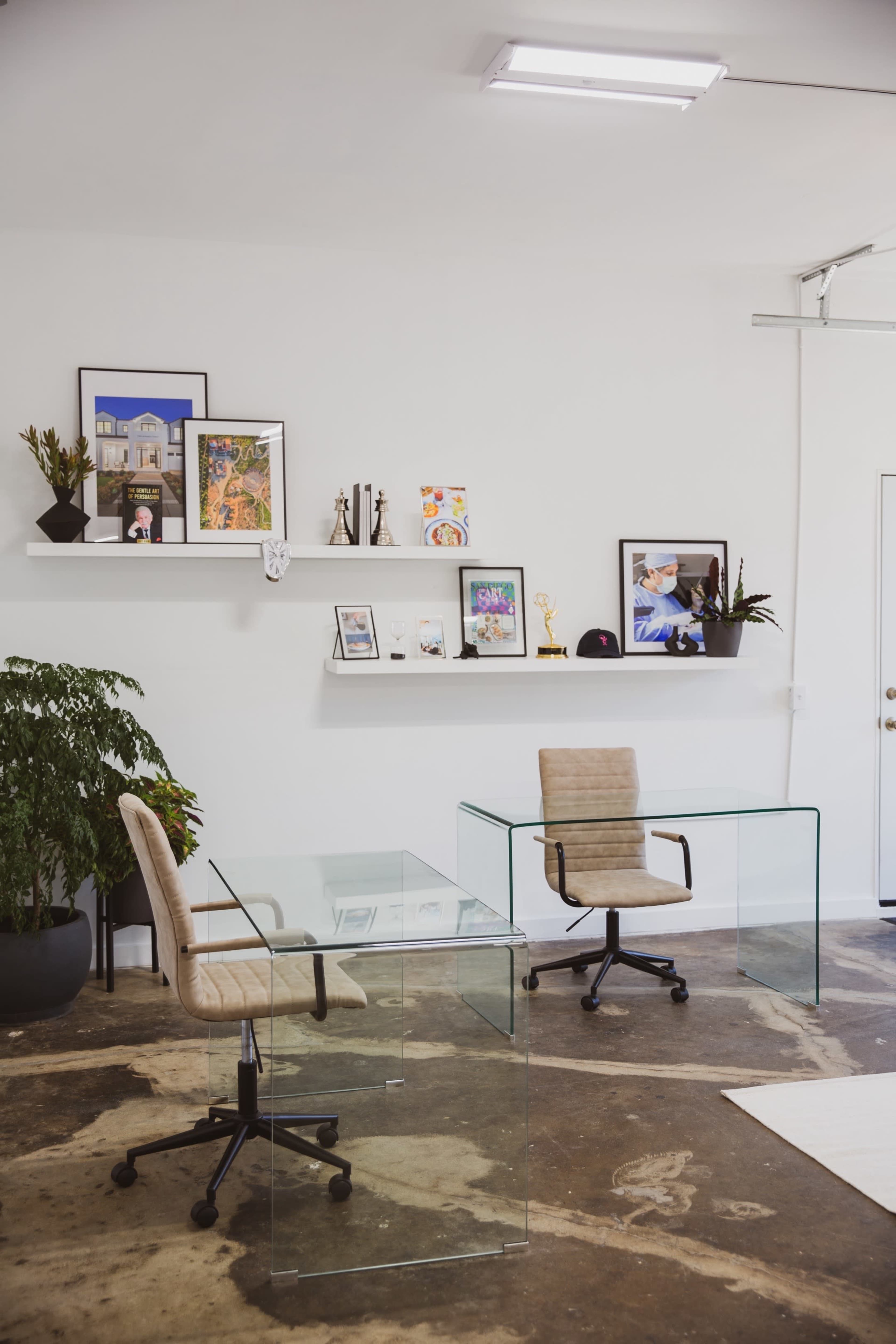 Industrial-Chic Workspace in Normal Heights with Natural Light, Ideal for Meetings & Photoshoots Image in Mid-City, San Diego, CA