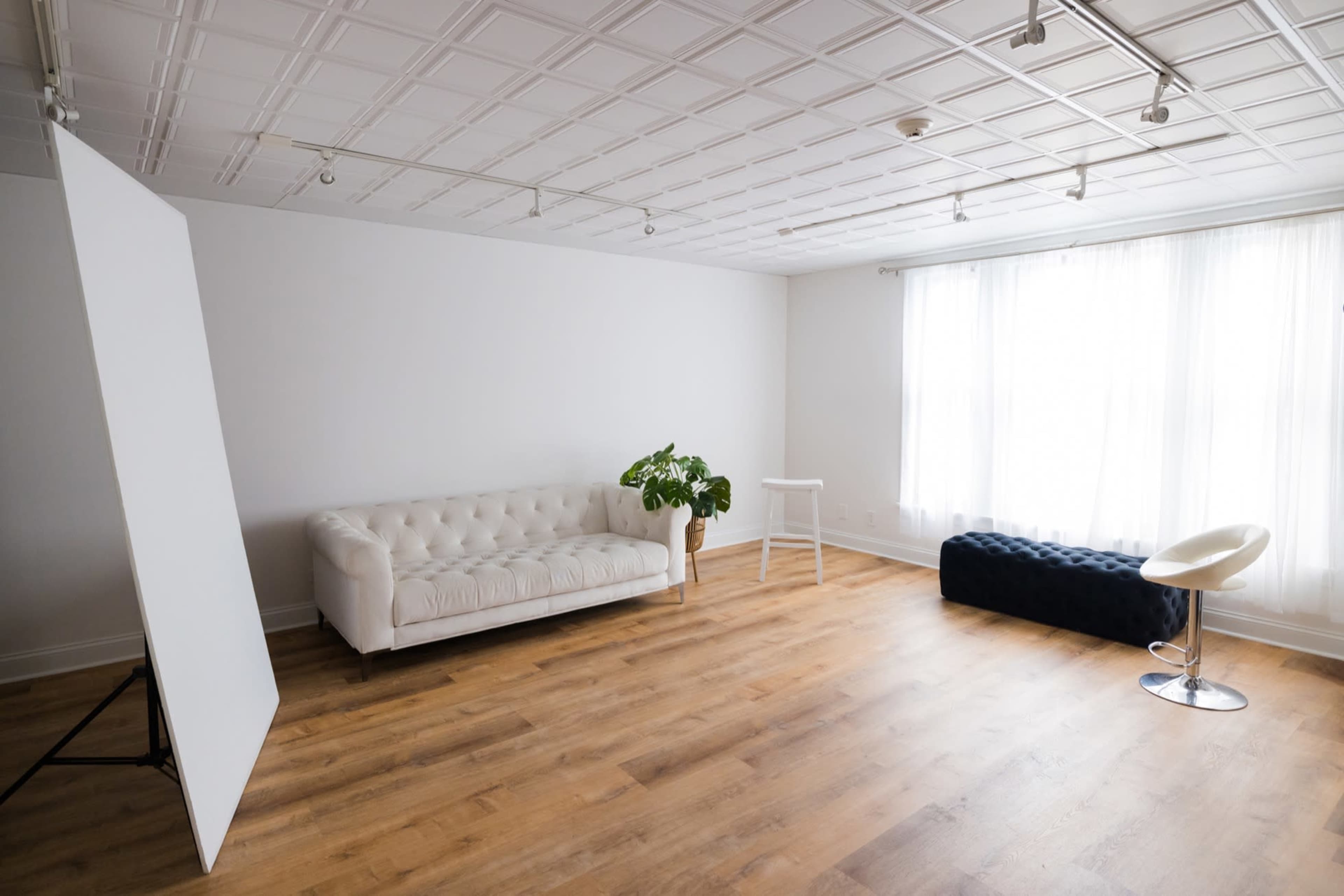 Luxurious & Spacious East Ave Photography Studio Image in East Avenue, Rochester, NY