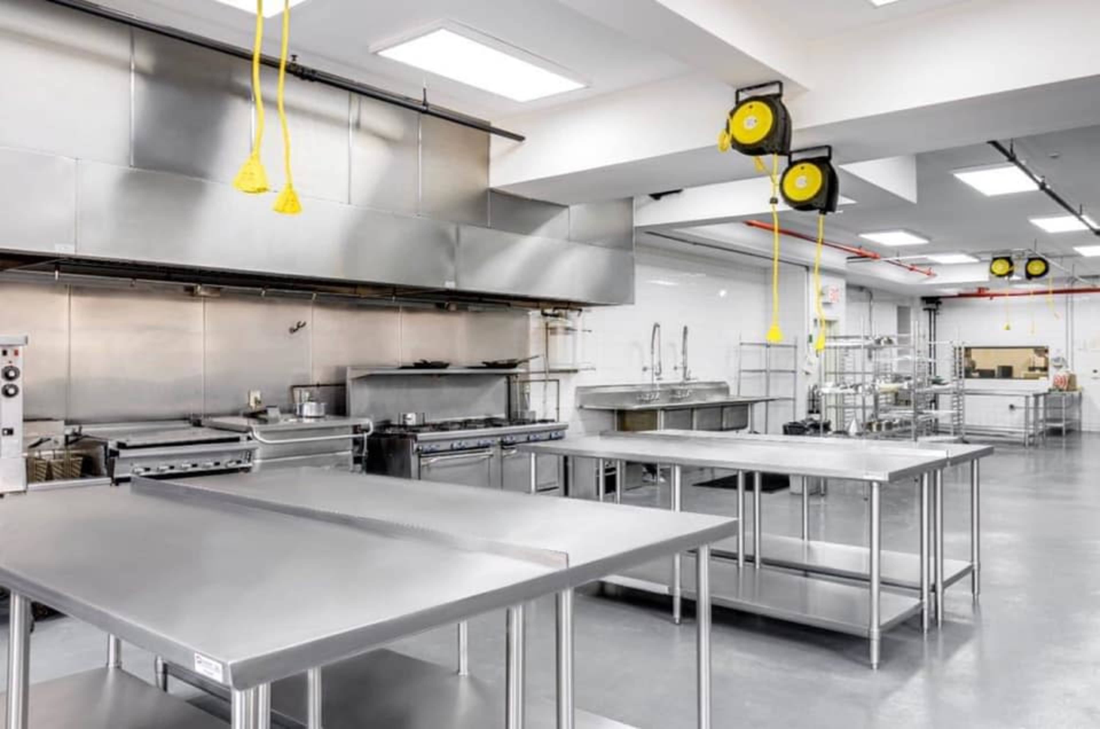 Urban Chic Spacious Industrial Commercial Kitchen Space Image in Mott Haven, New York, NY