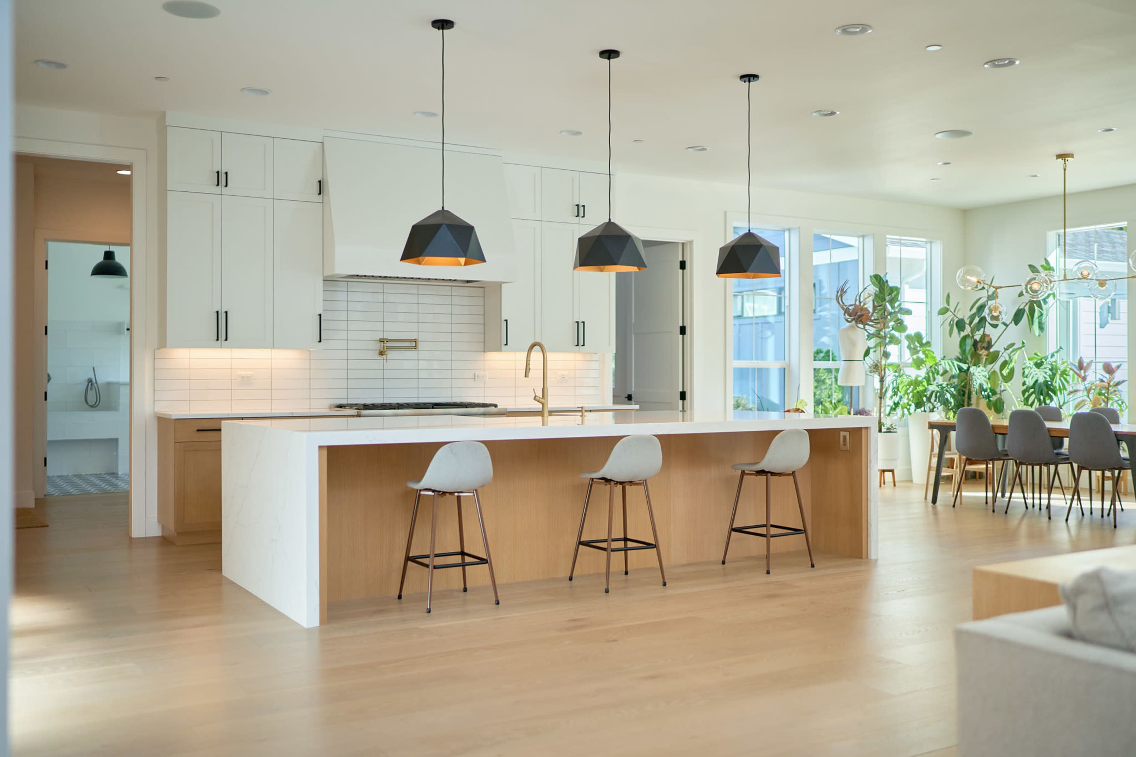 Modern House with Pool | Gourmet kitchen | Luxury bathroom | Natural light | Photoshoots | Video Production | Product Demos Image in Camas, Camas, WA