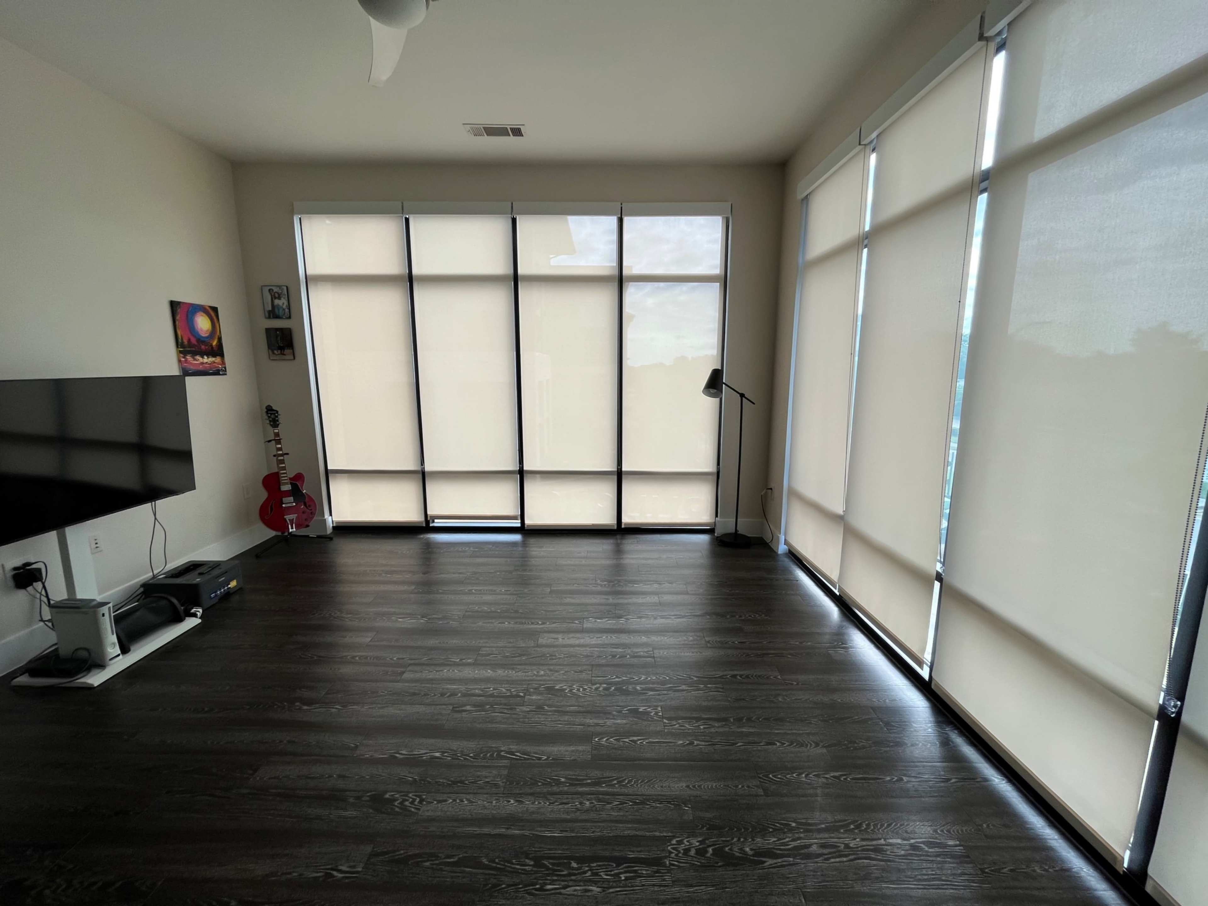 Penthouse Window Room Image in North Arlington, Arlington, TX