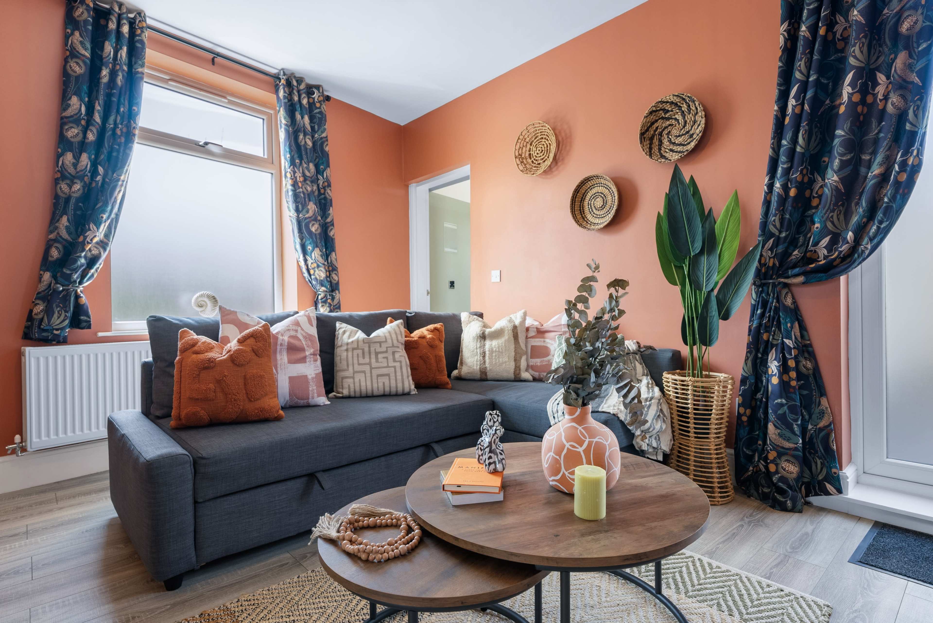 4-BR Stylish House & Central w/ Parking - Darley Grove Image in Farnworth, Bolton (Manchester), ENG