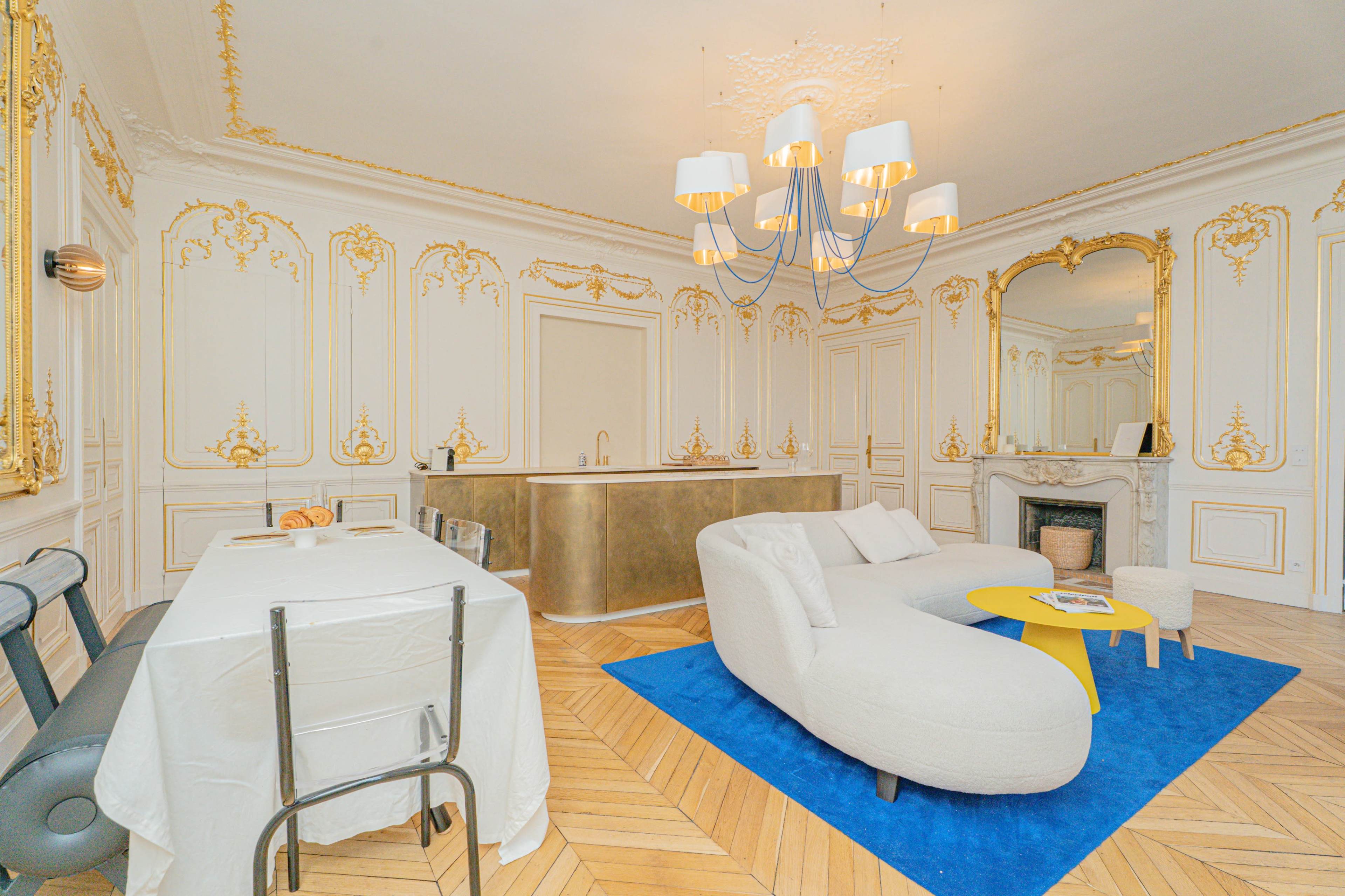 Le Salon Louis XIV Image in Saint-Georges, Paris