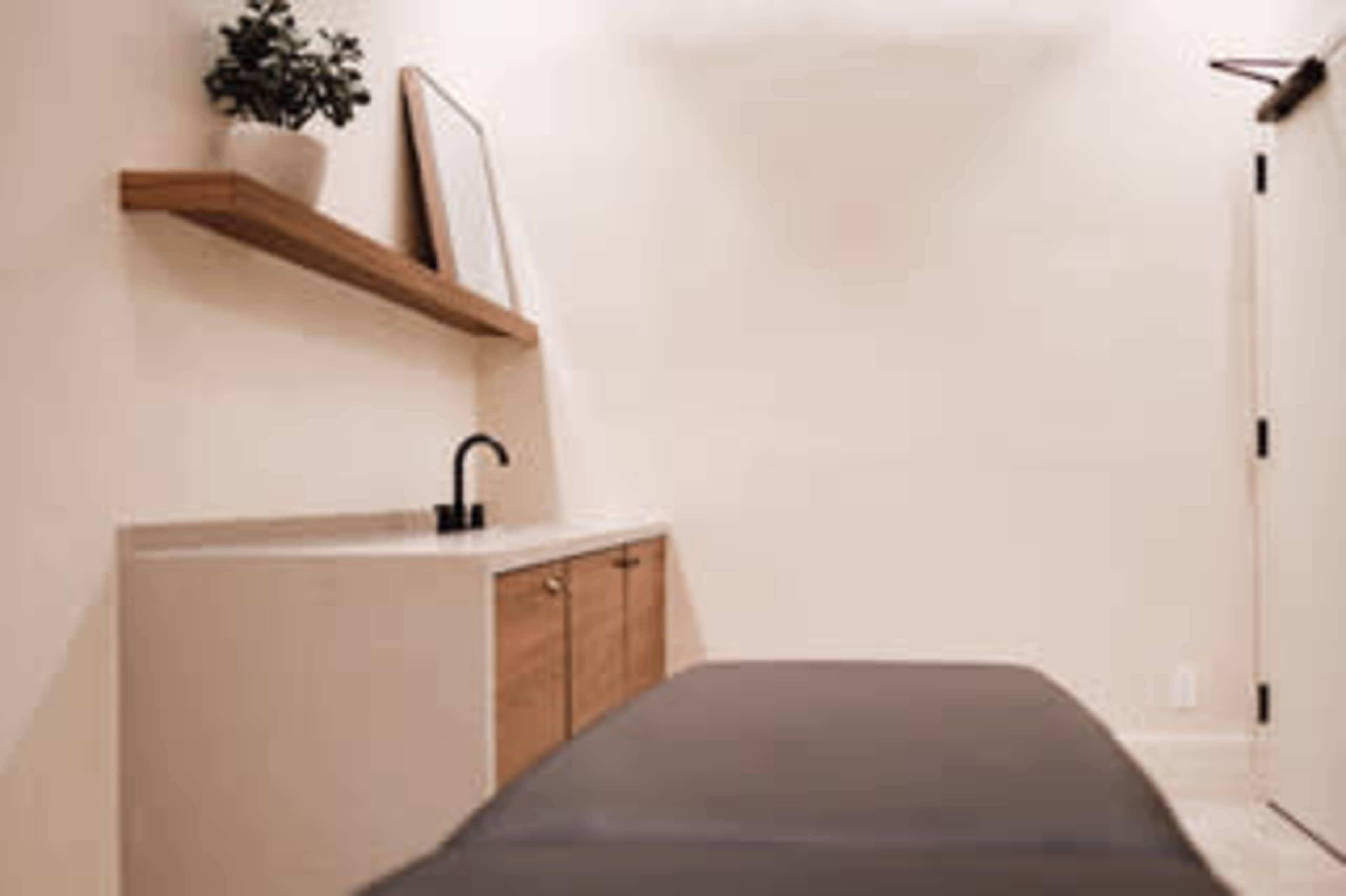 Stylish Treatment Room Image in Midtown Manhattan, new york, NY
