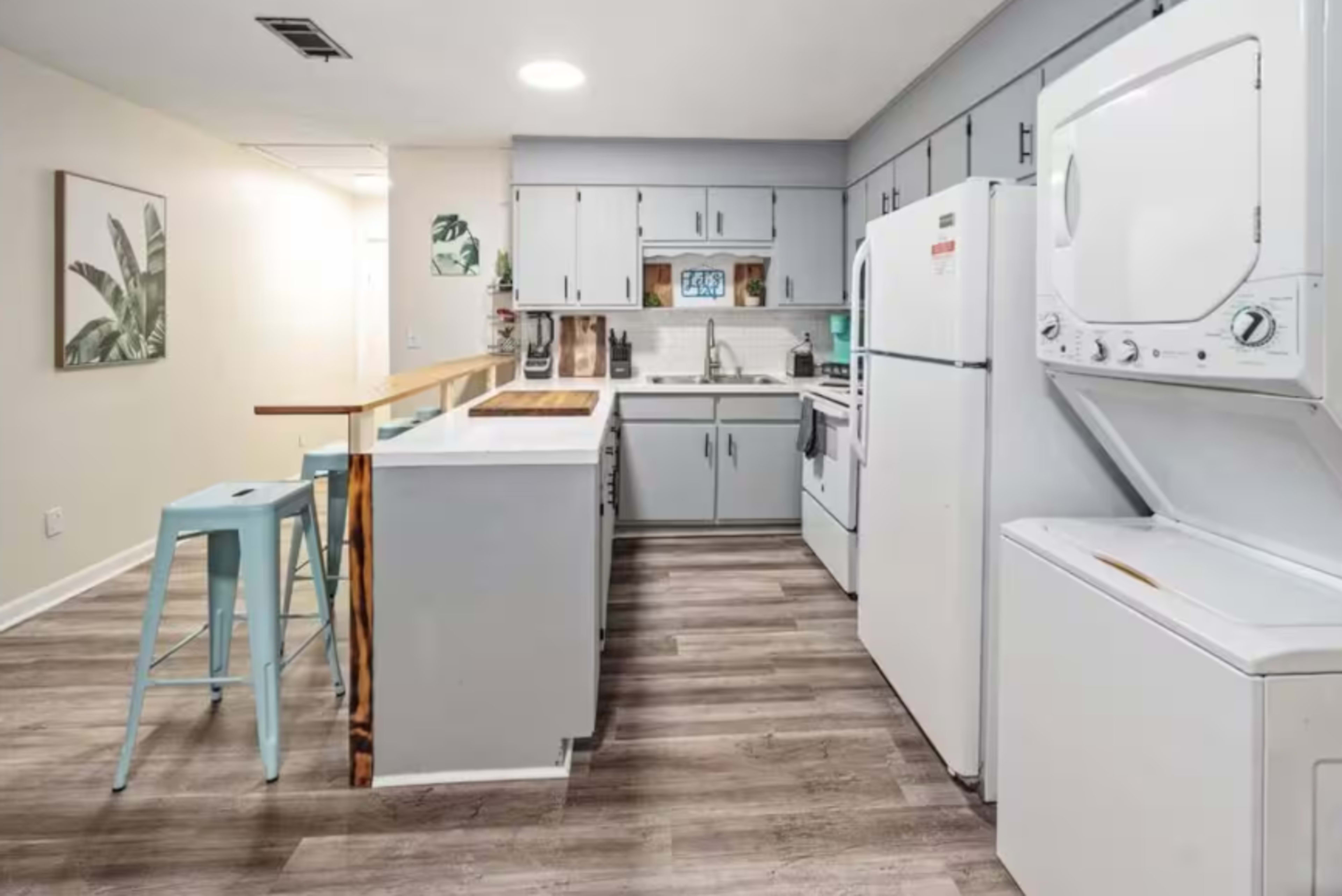 Sprawling Retreat, Six Dwelling Spaces, Private, Beautiful, Fully Furnished Image in Parish Heights, Pensacola, FL