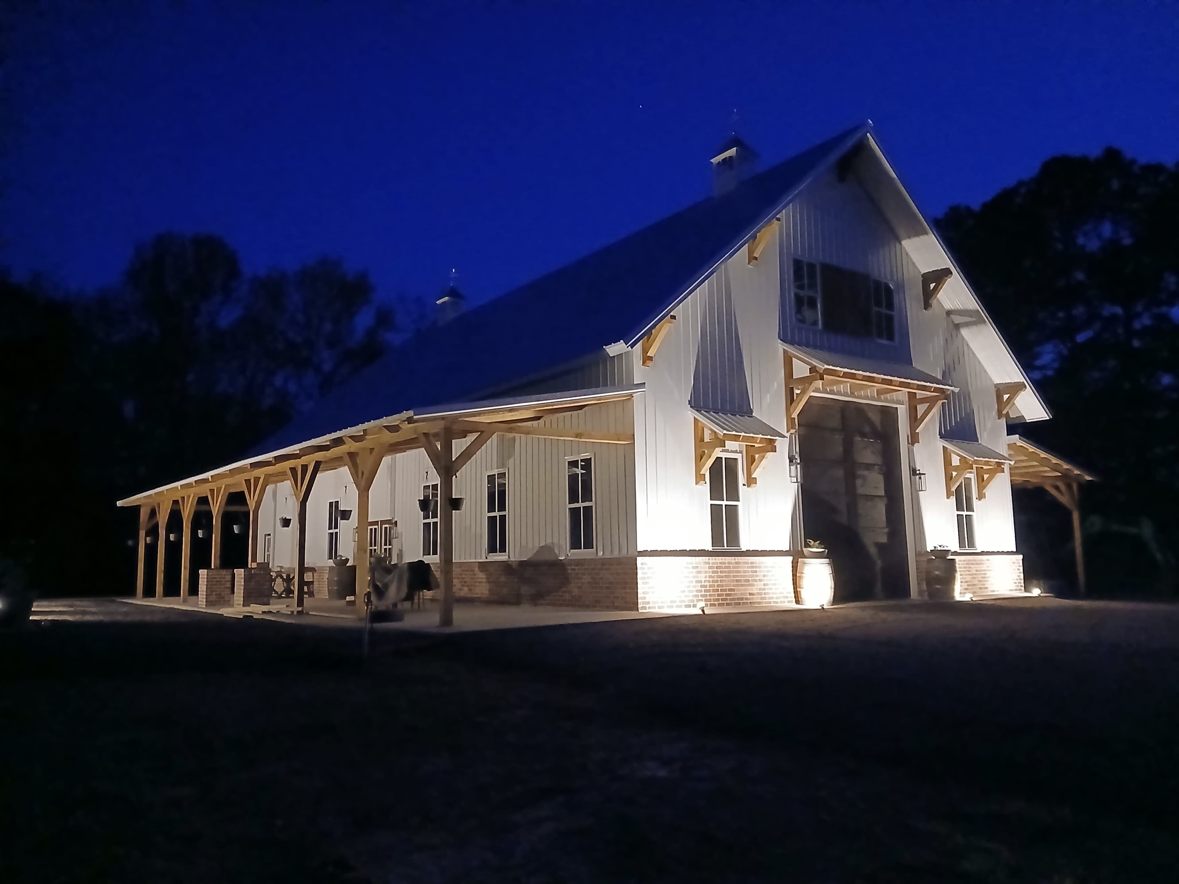 Beautiful timber framed barn Image in , Bethpage, TN
