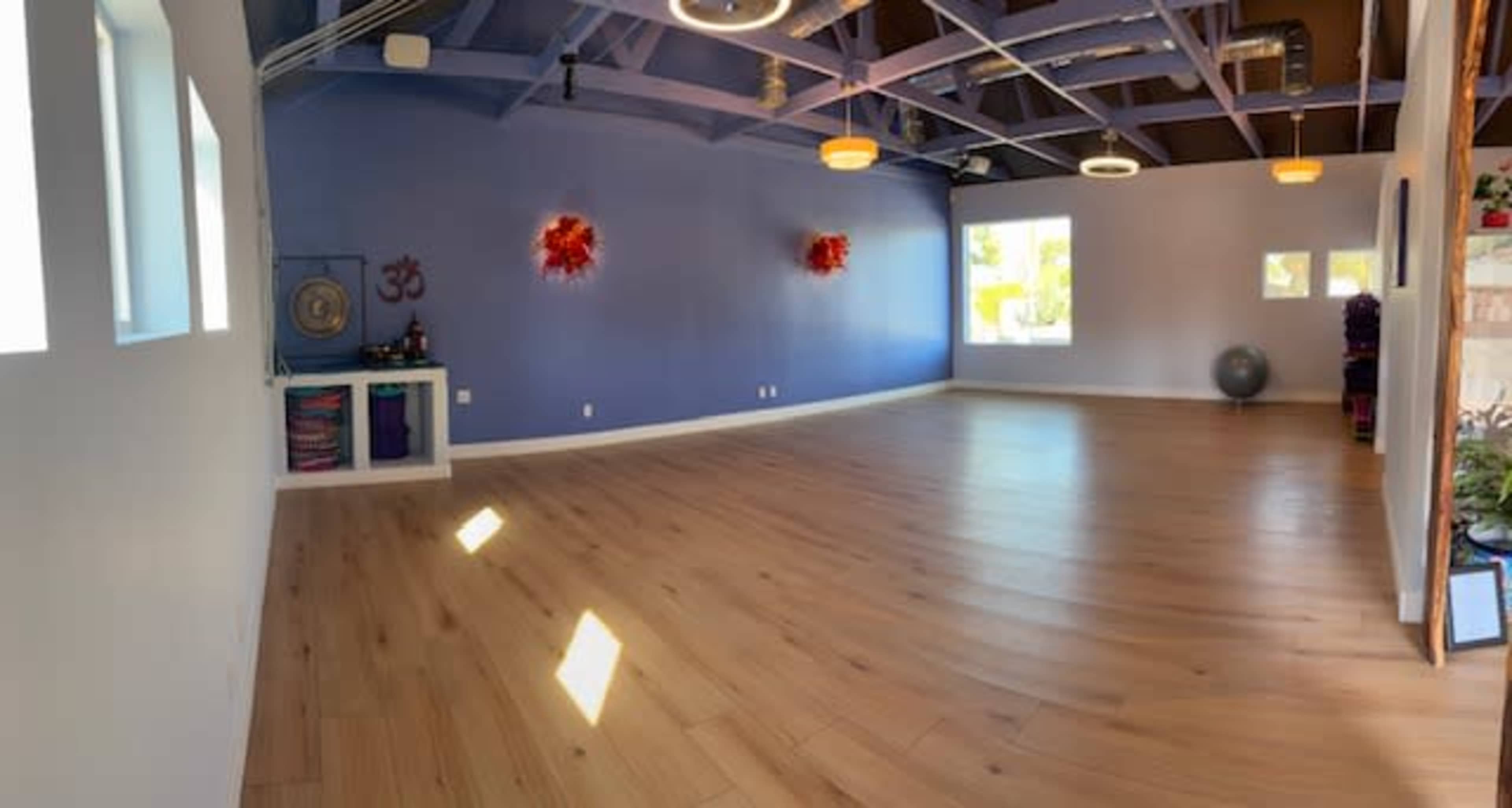 Centrally Located Studio with Beautiful Lighting and Earthy Vibes Image in Alhambra, Phoenix, AZ