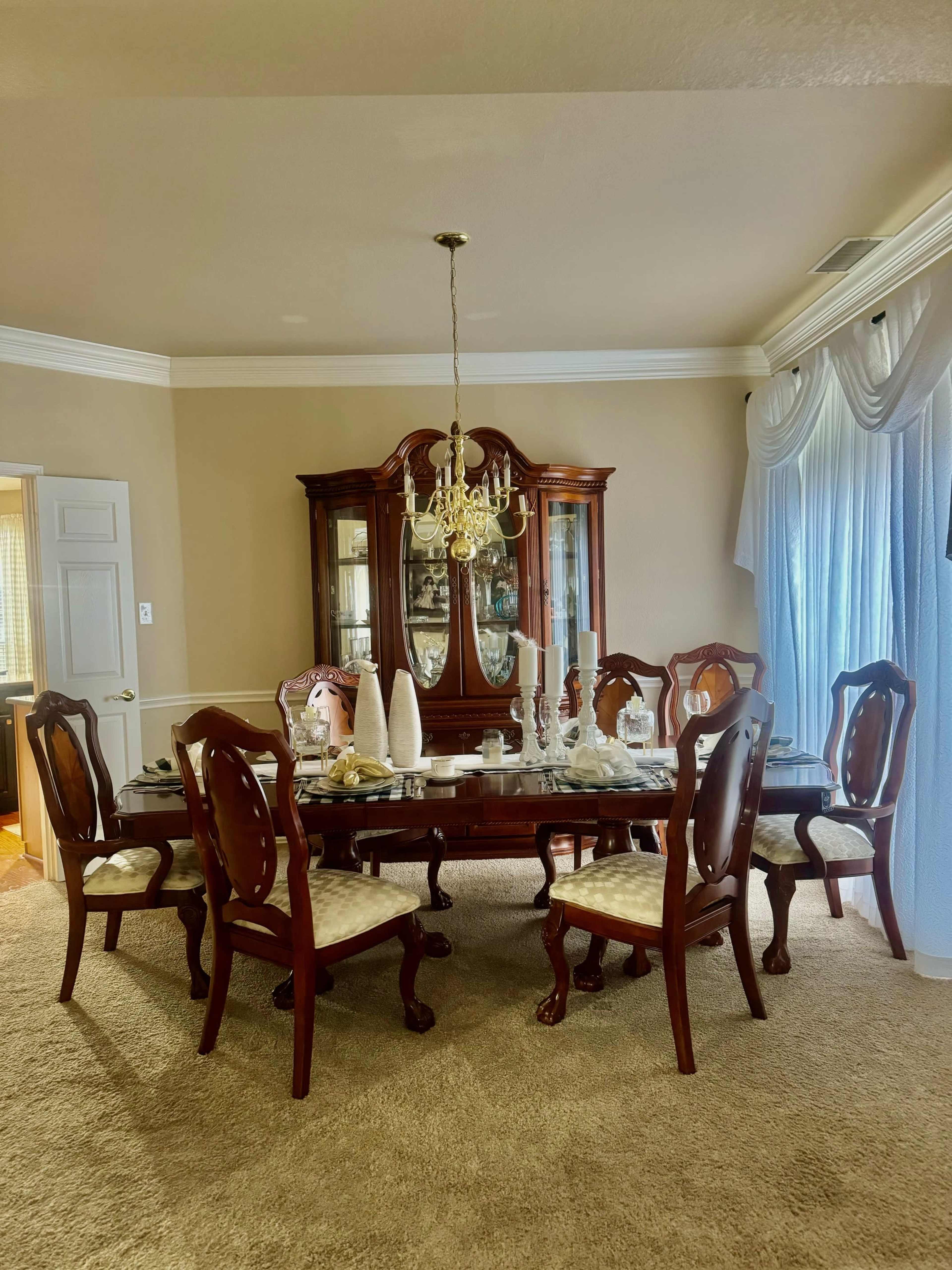 Elegant Open-floor Plan With Vaulted Ceilings Image in Watters Crossing, Allen, TX