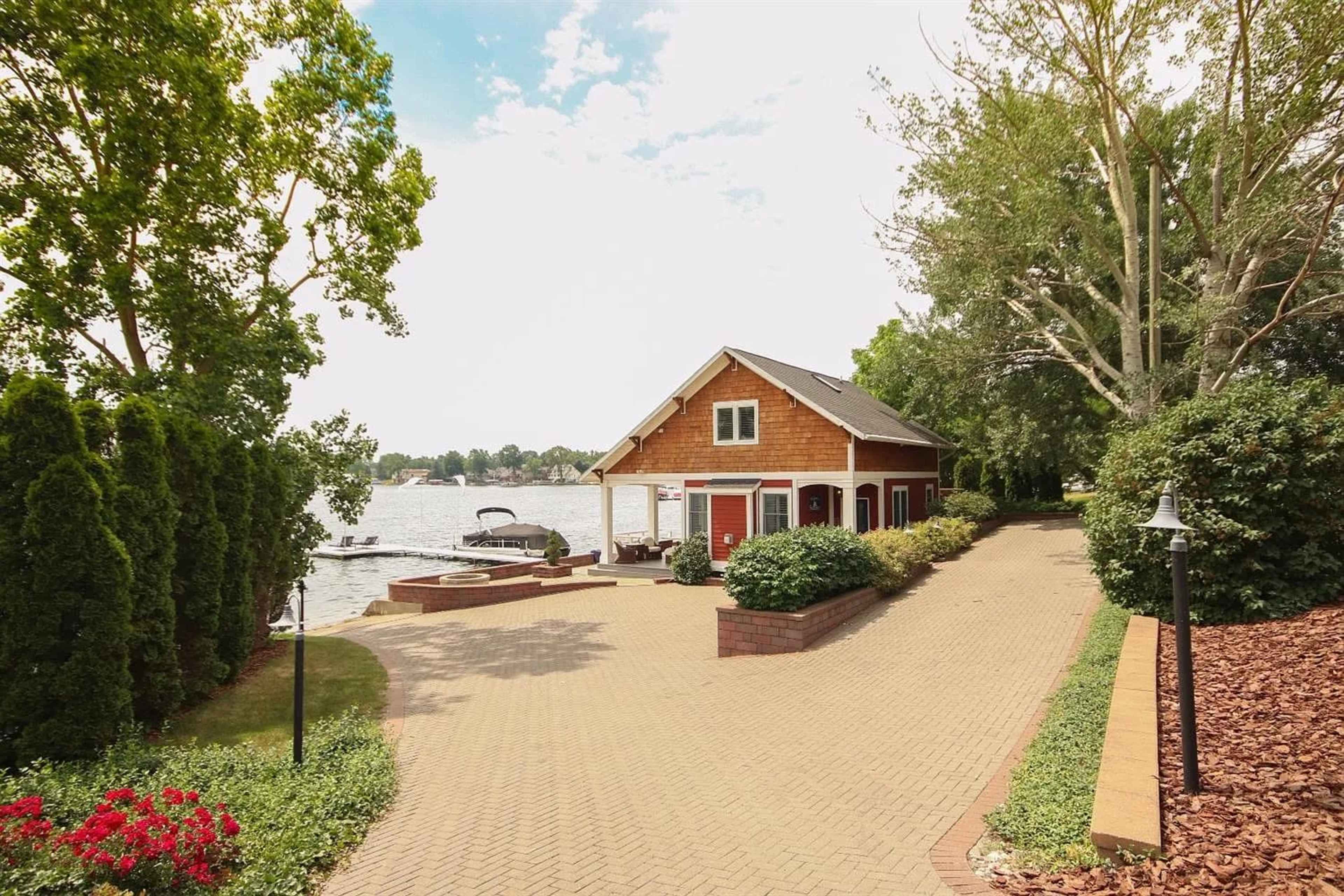 Gorgeous Lake House Image in Northfield Township, Whitmore Lake, MI