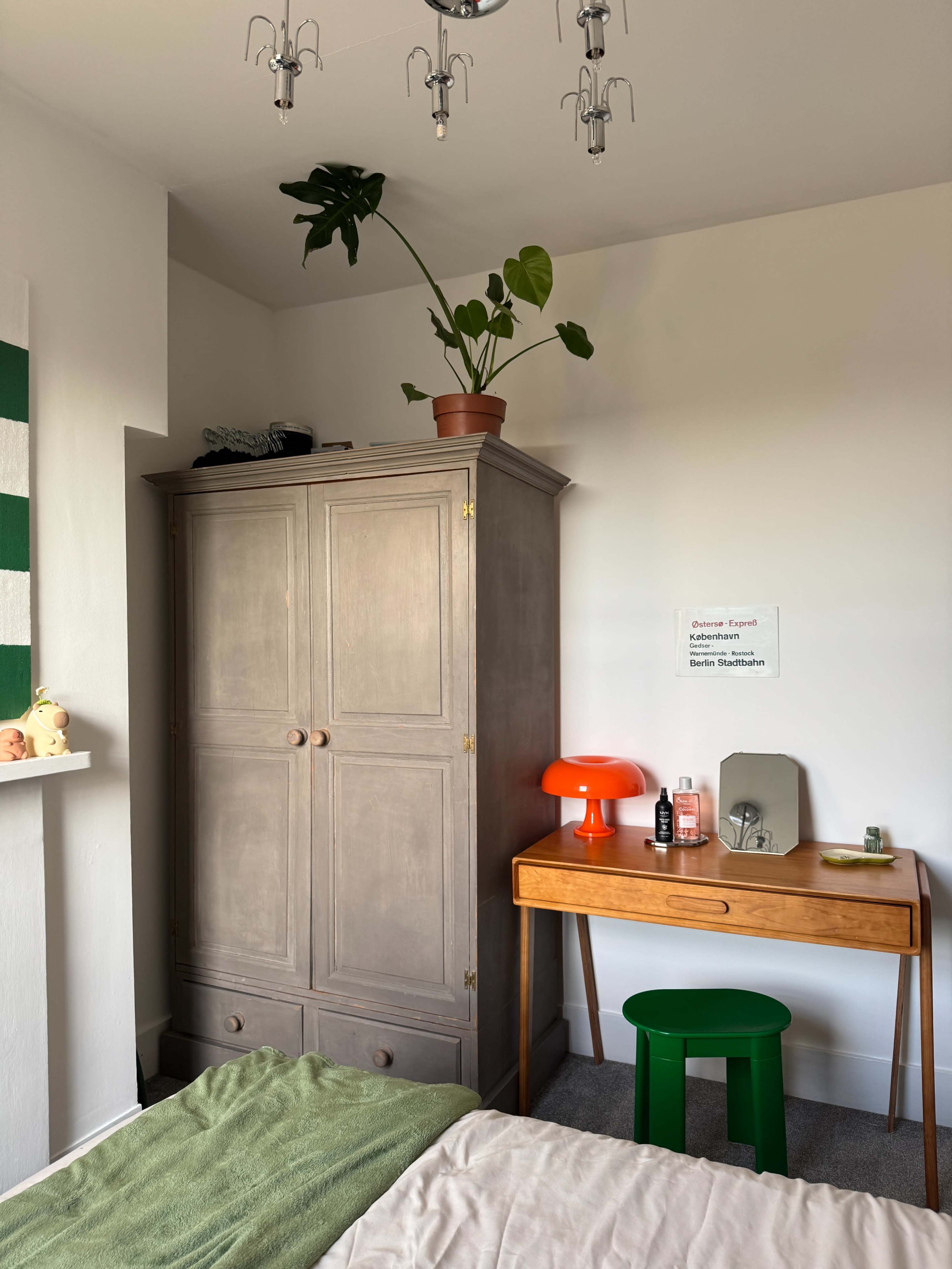 Designer Victorian Flat overlooking Park Image in Brentford, LONDON, ENG